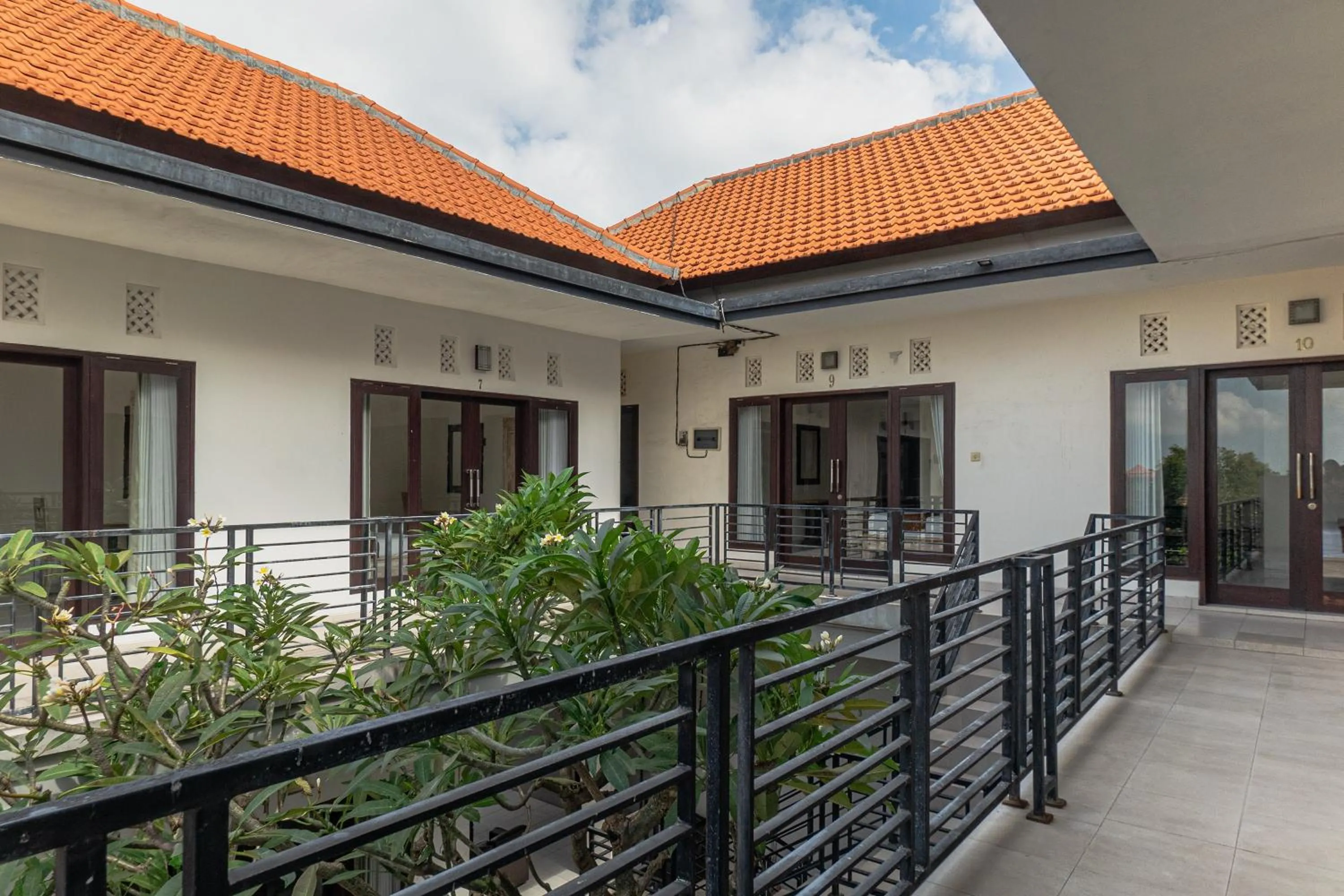 Property building in Azalea Homestay & Villa