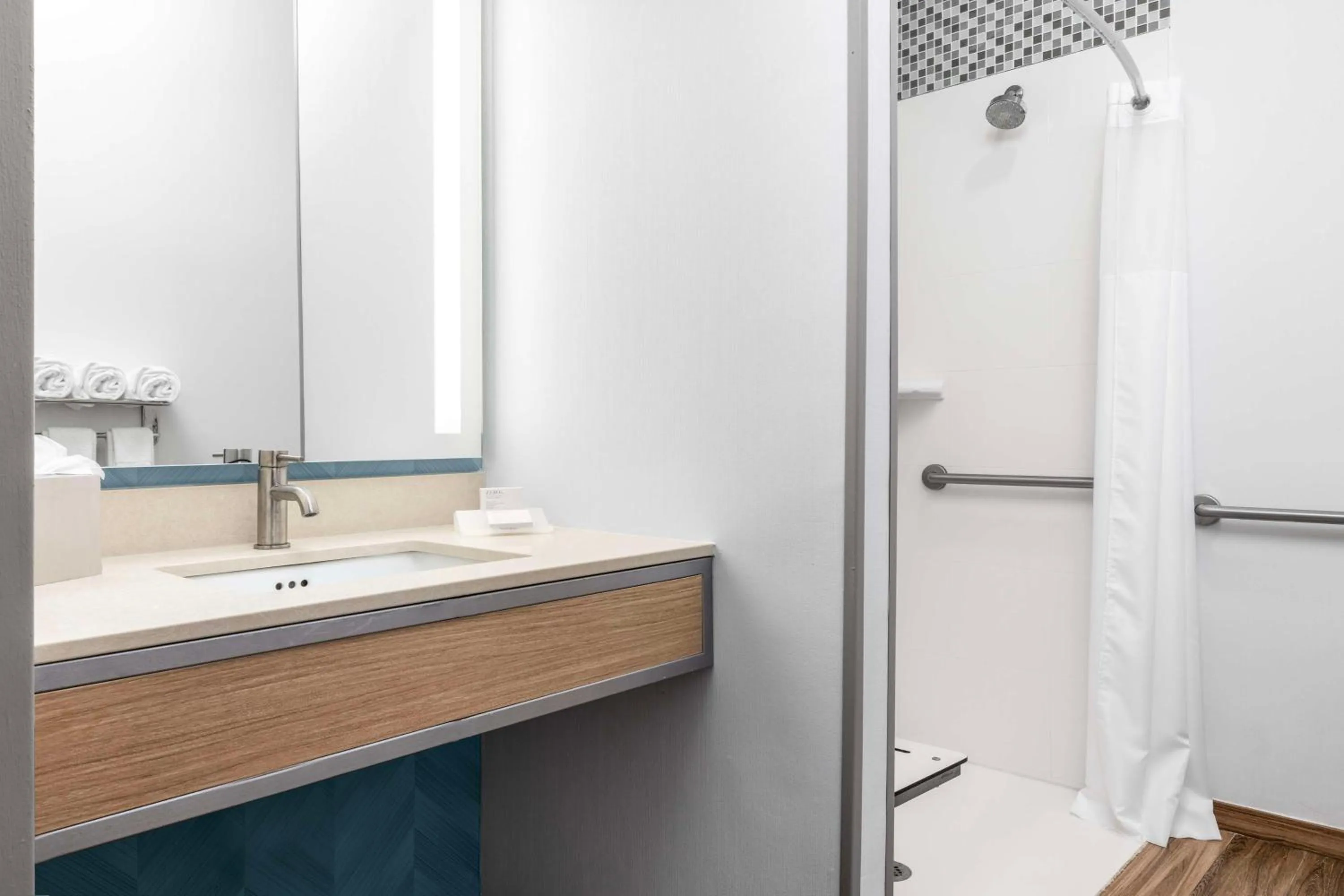 Bathroom in Hilton Garden Inn West Palm Beach Airport