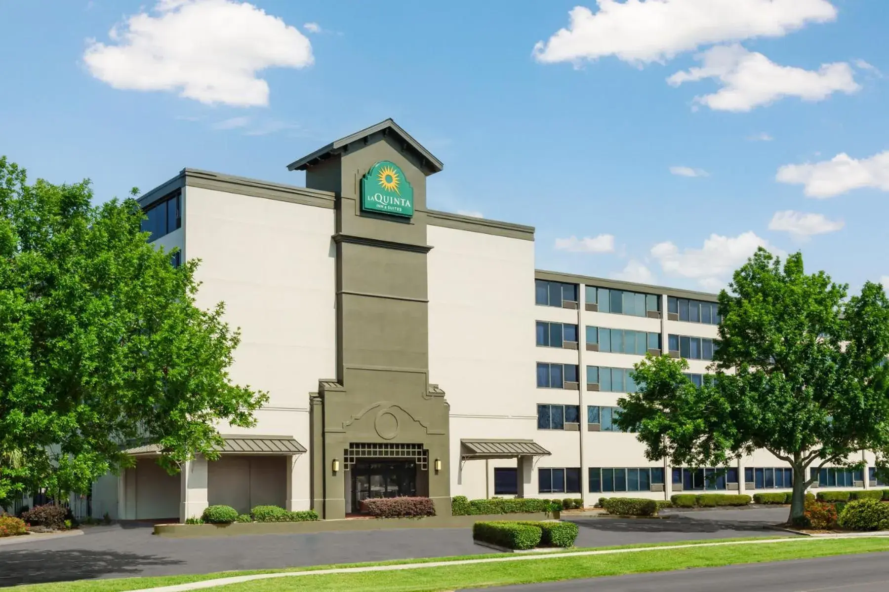 Property building in La Quinta by Wyndham New Orleans Airport Property building in La Quinta by Wyndham New Orleans Airport