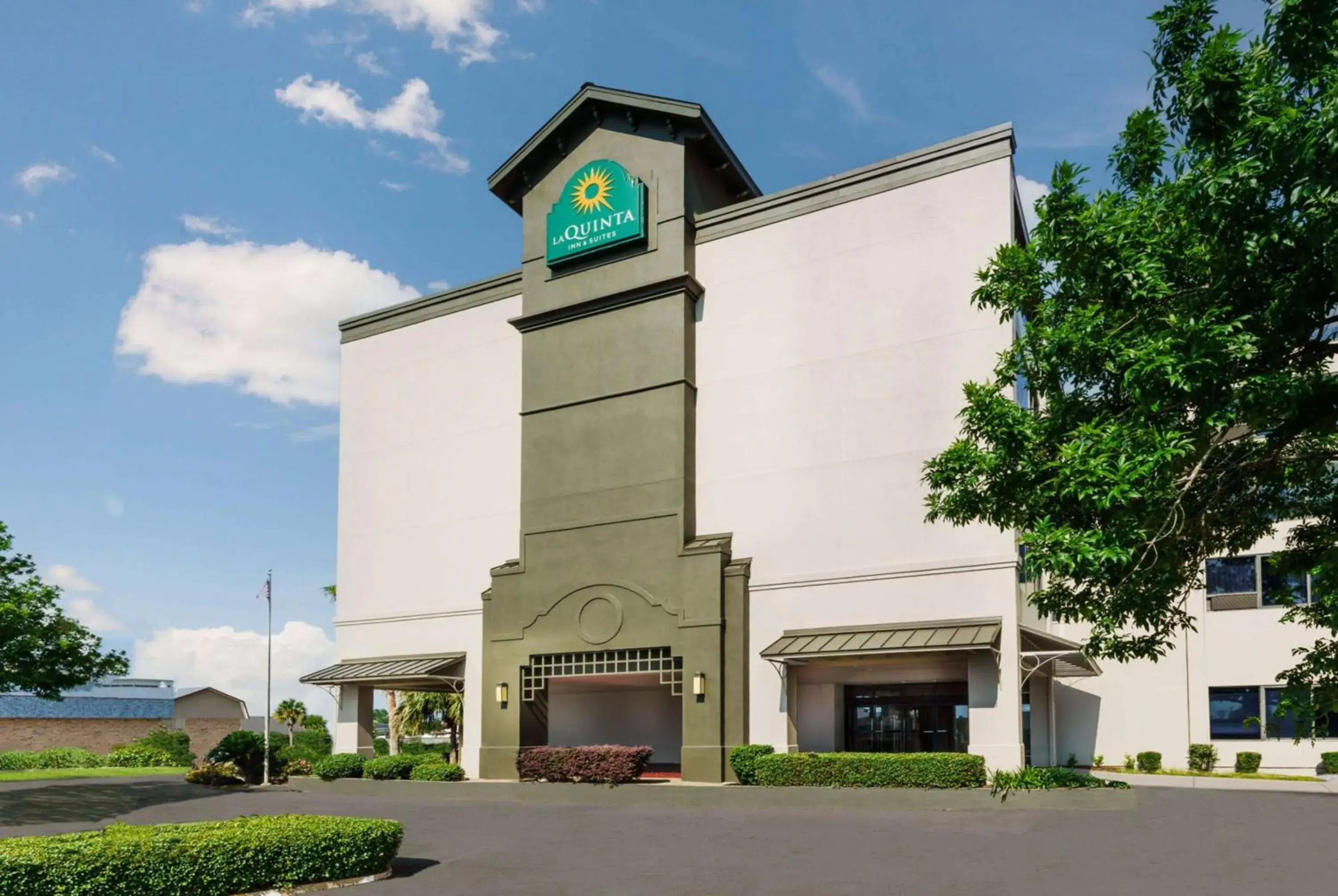 Property building in La Quinta by Wyndham New Orleans Airport Property building in La Quinta by Wyndham New Orleans Airport