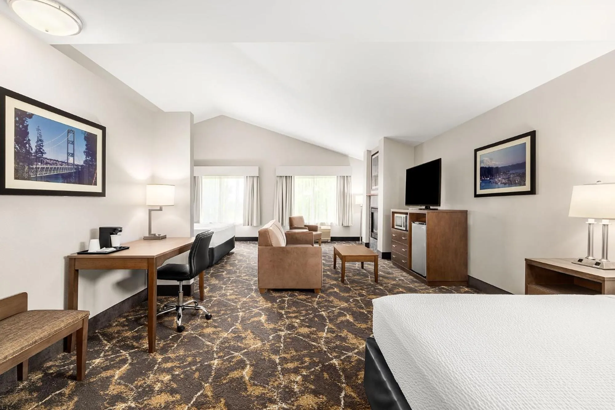 Bed in The INN at Gig Harbor