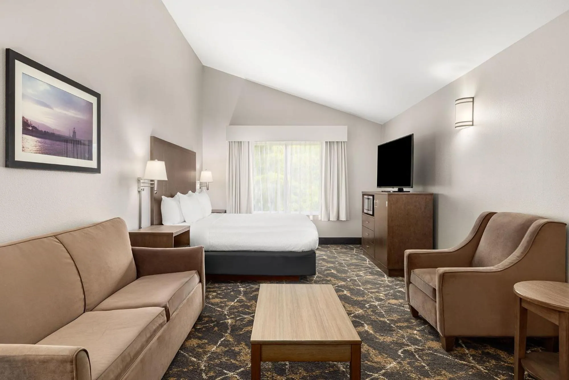 Bed in The INN at Gig Harbor