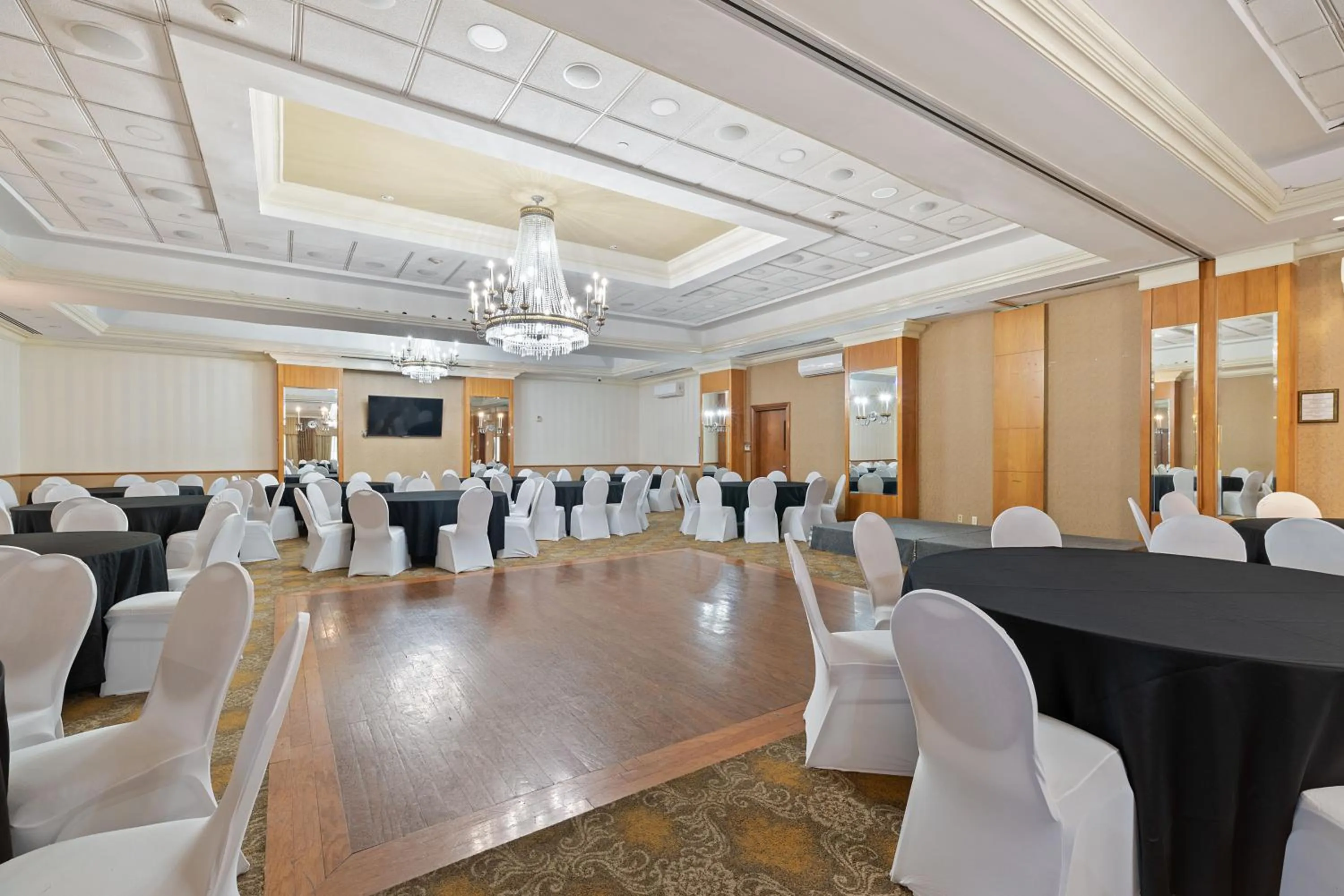 Banquet/Function facilities in Hotel Executive Suites