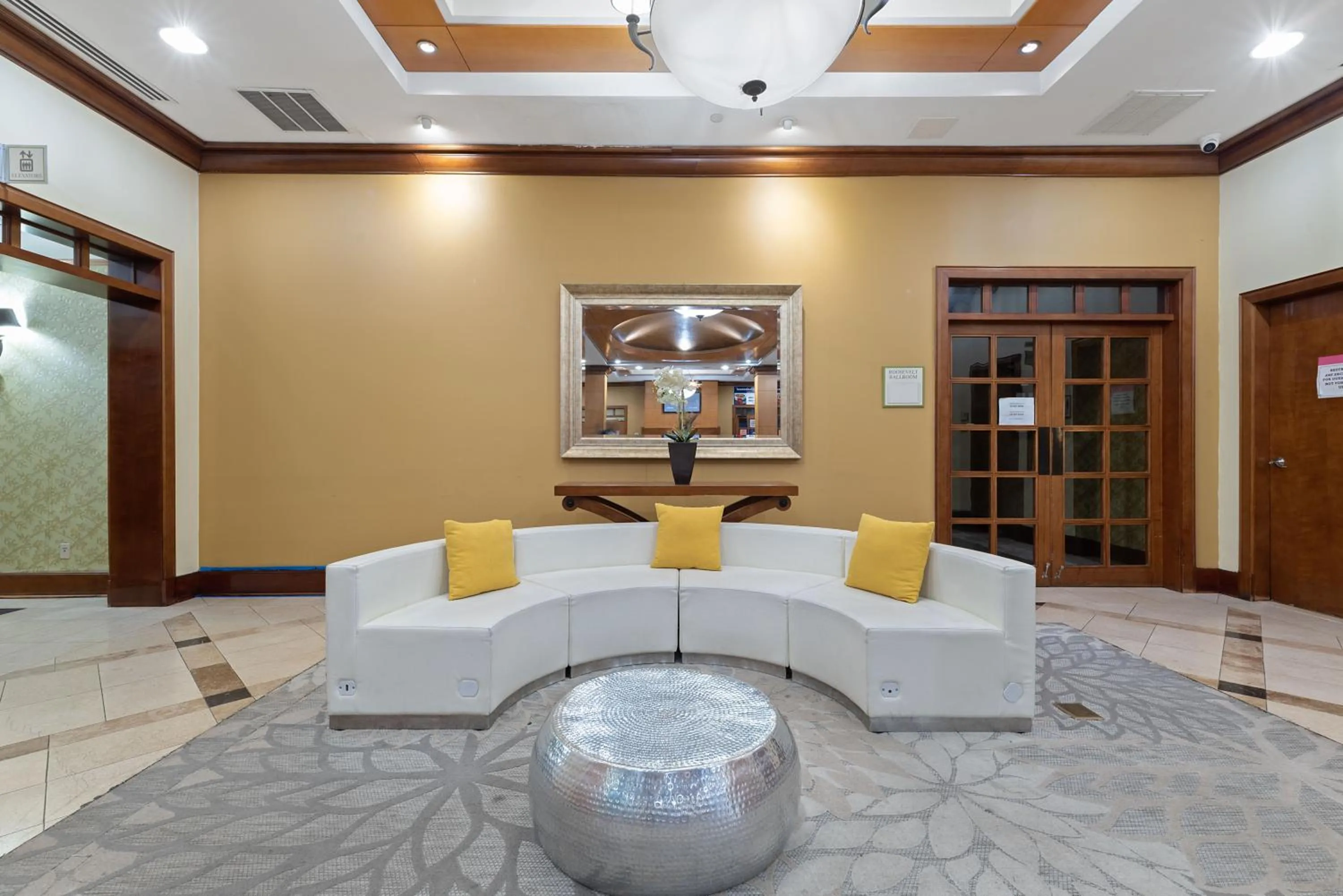 Lobby or reception in Hotel Executive Suites