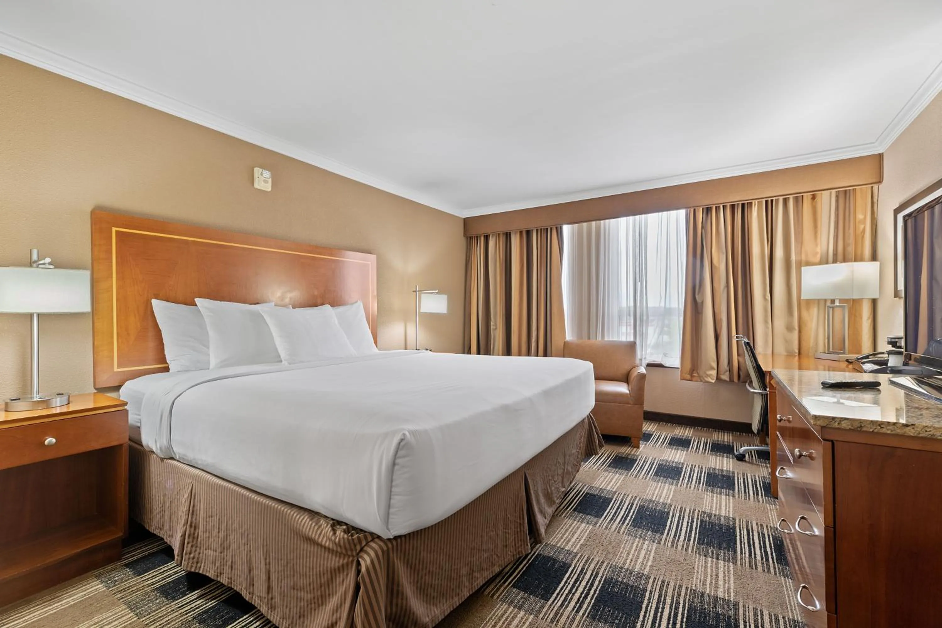 Bed in Hotel Executive Suites