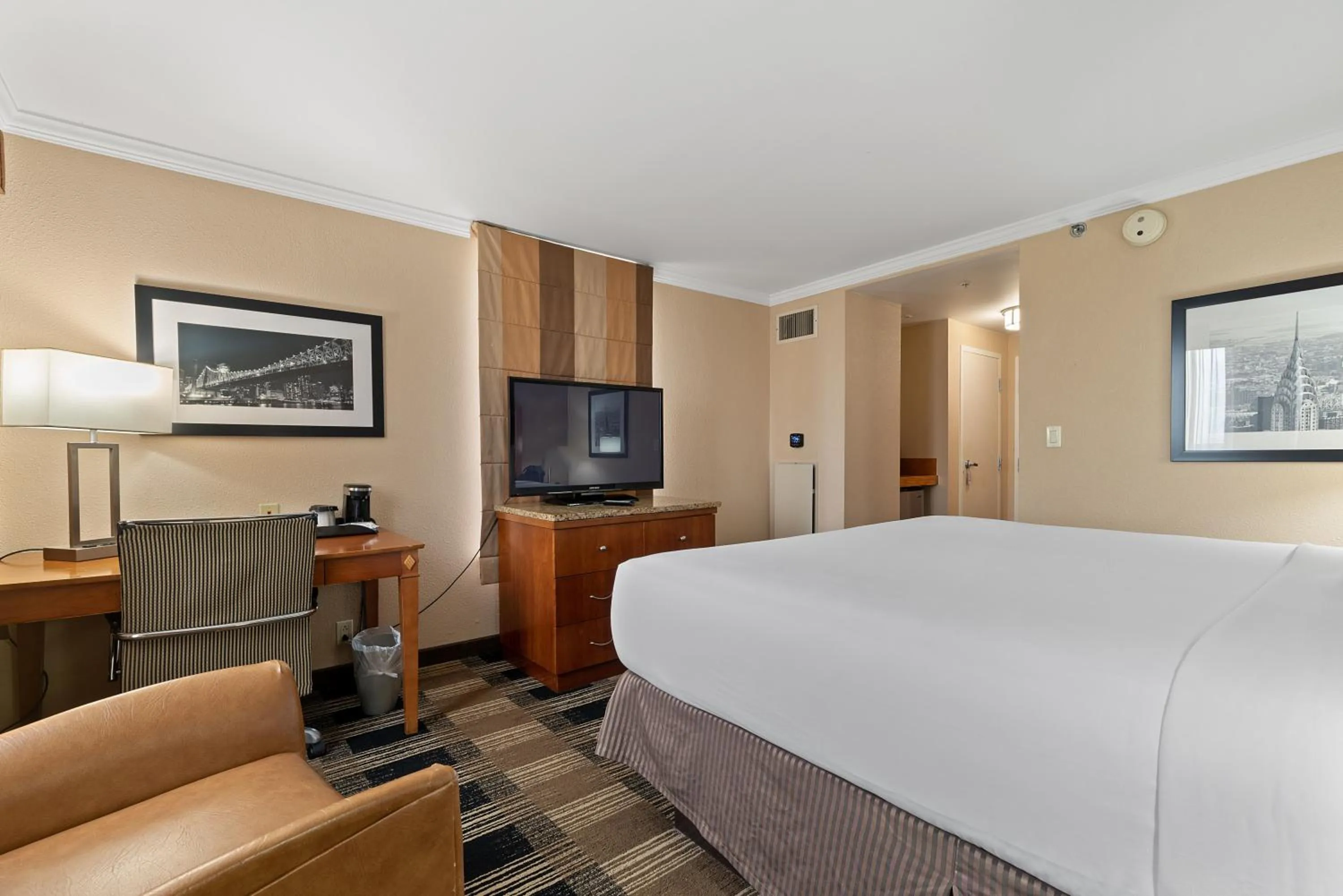 Bed in Hotel Executive Suites