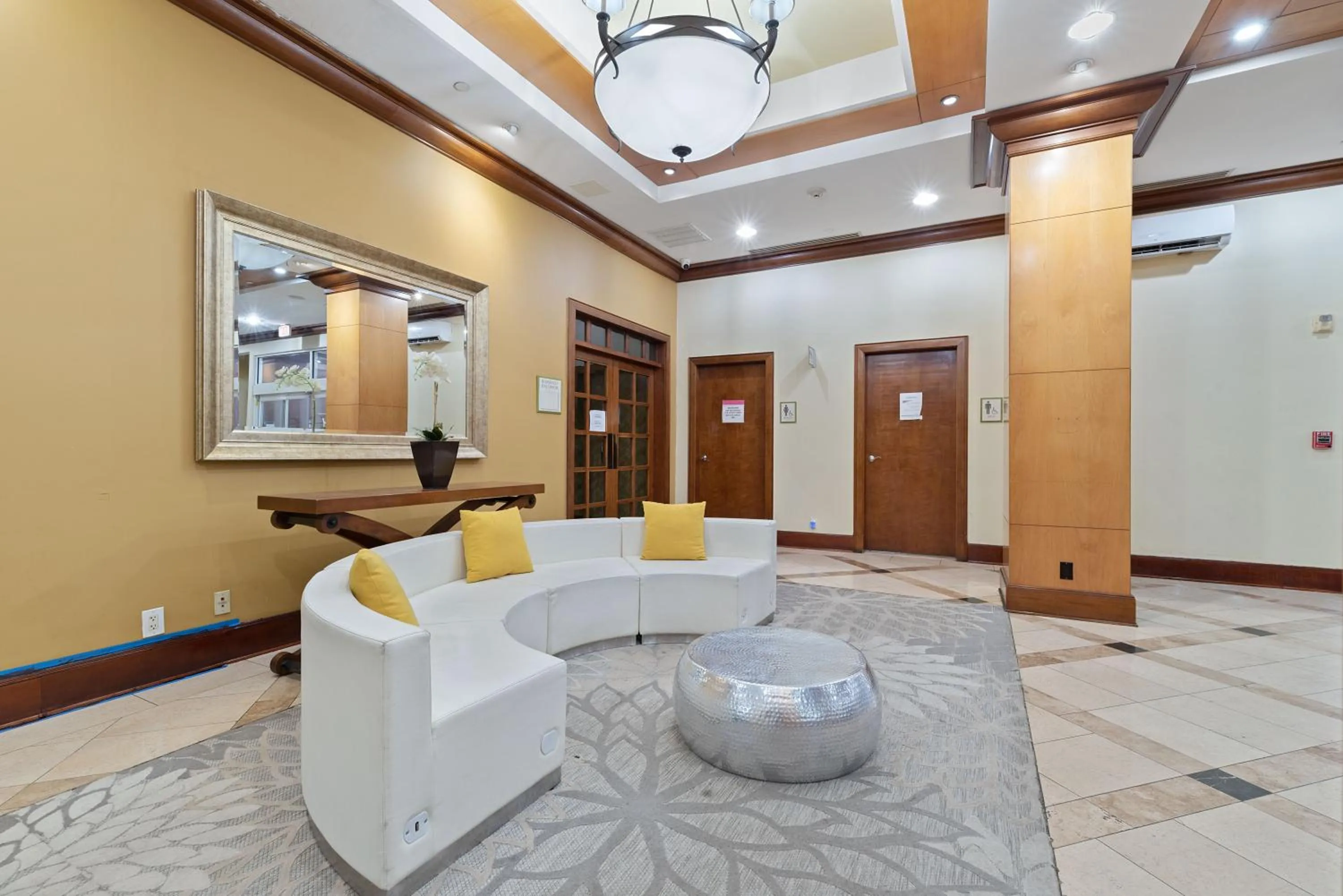 Lobby or reception in Hotel Executive Suites