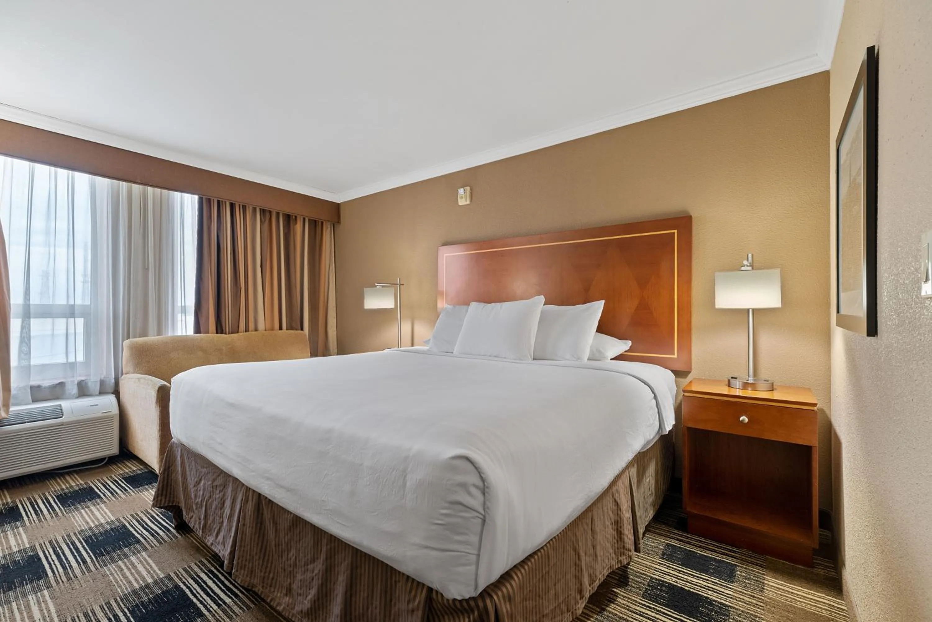 Bed in Hotel Executive Suites