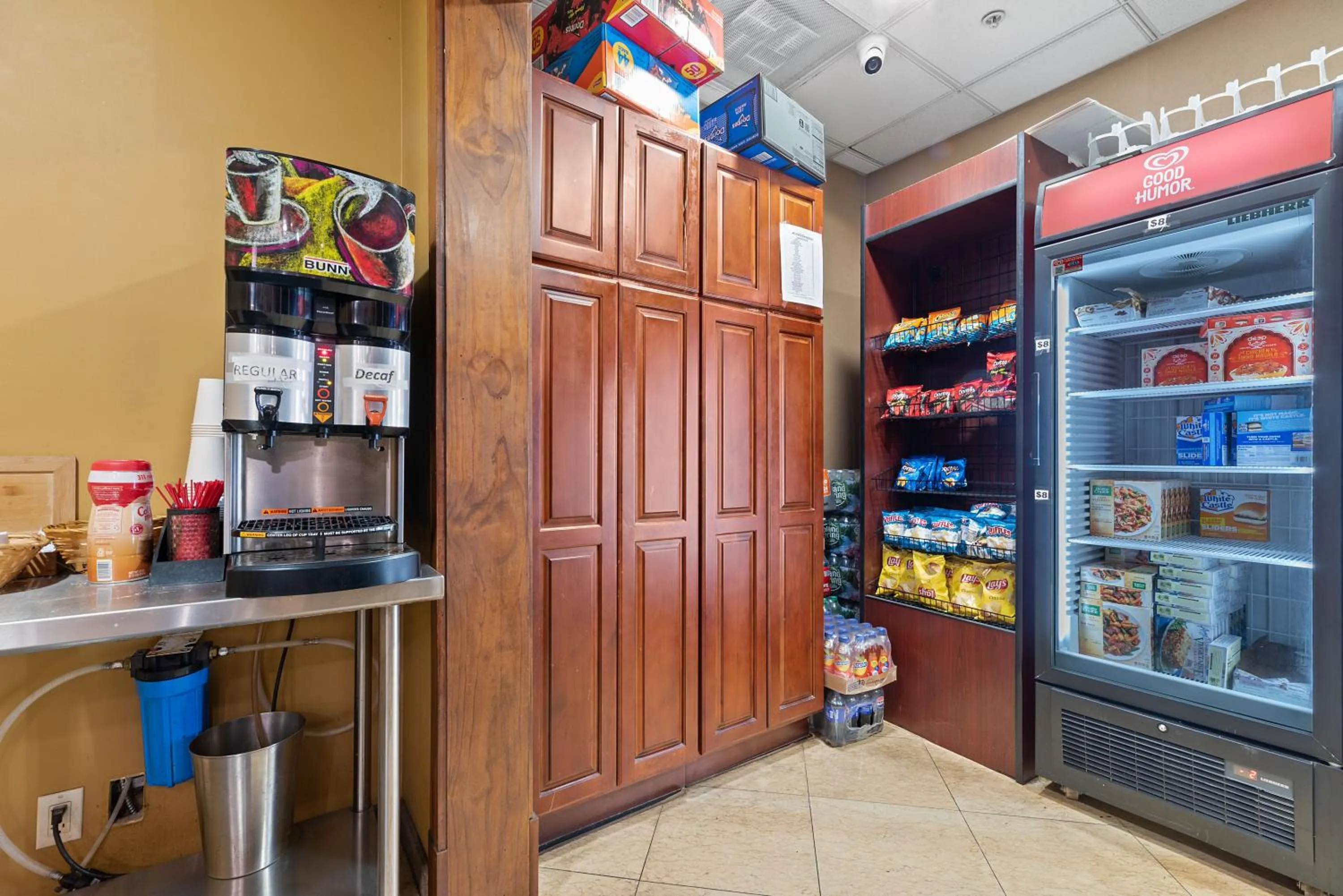 Coffee/tea facilities in Hotel Executive Suites