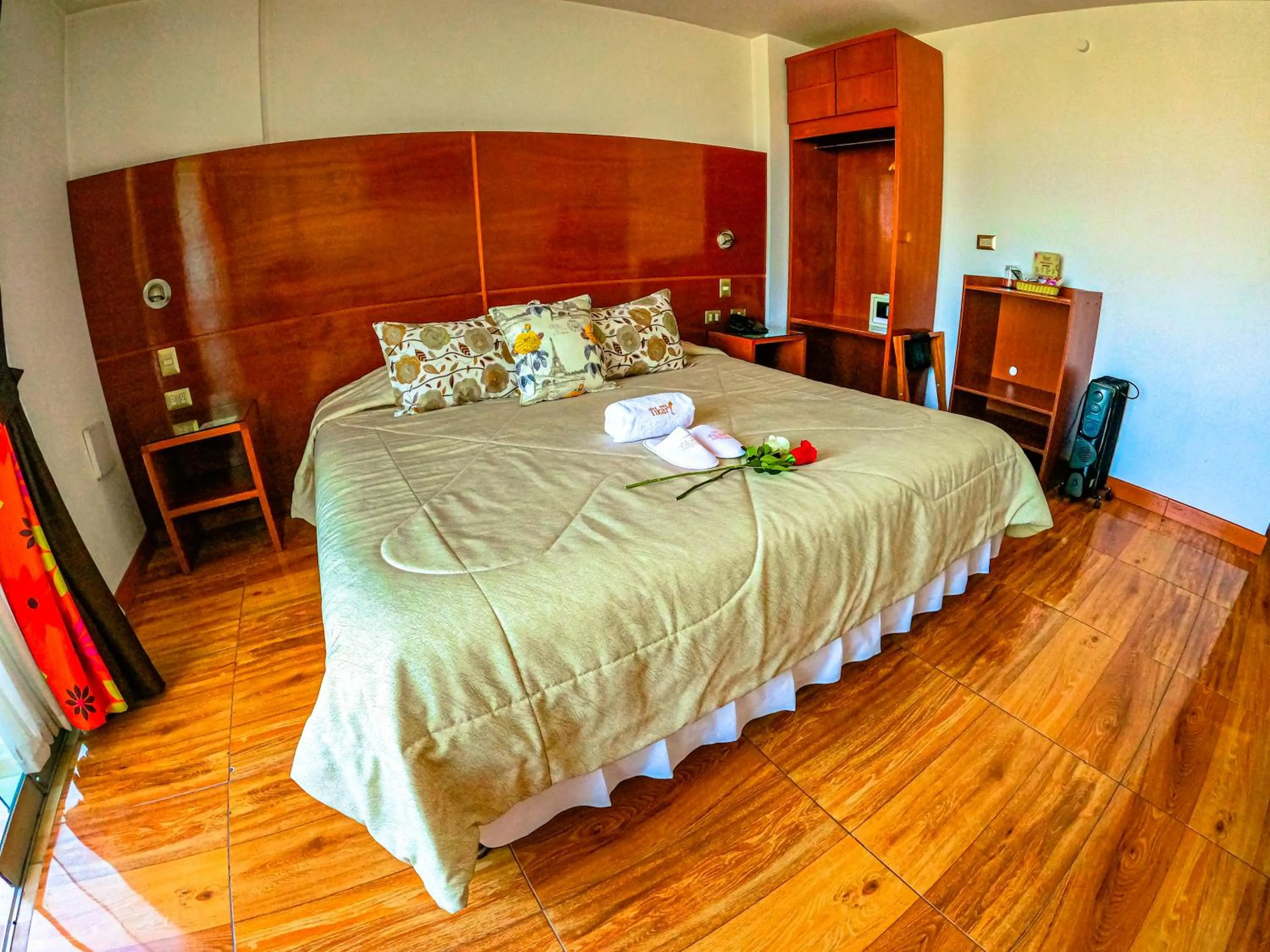 safe, Bed in Hotel Tikary