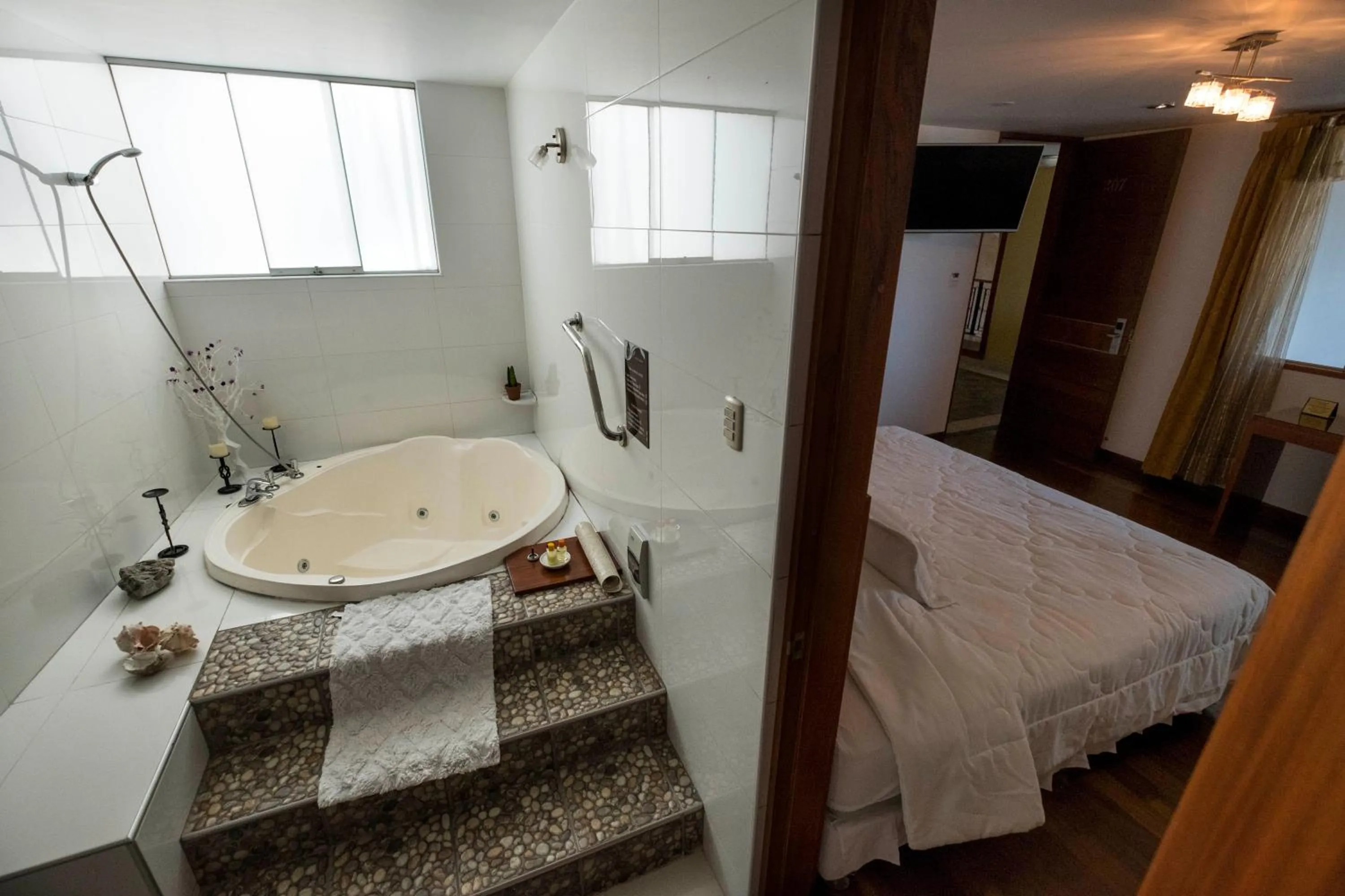 Bath, Bed in Hotel Tikary