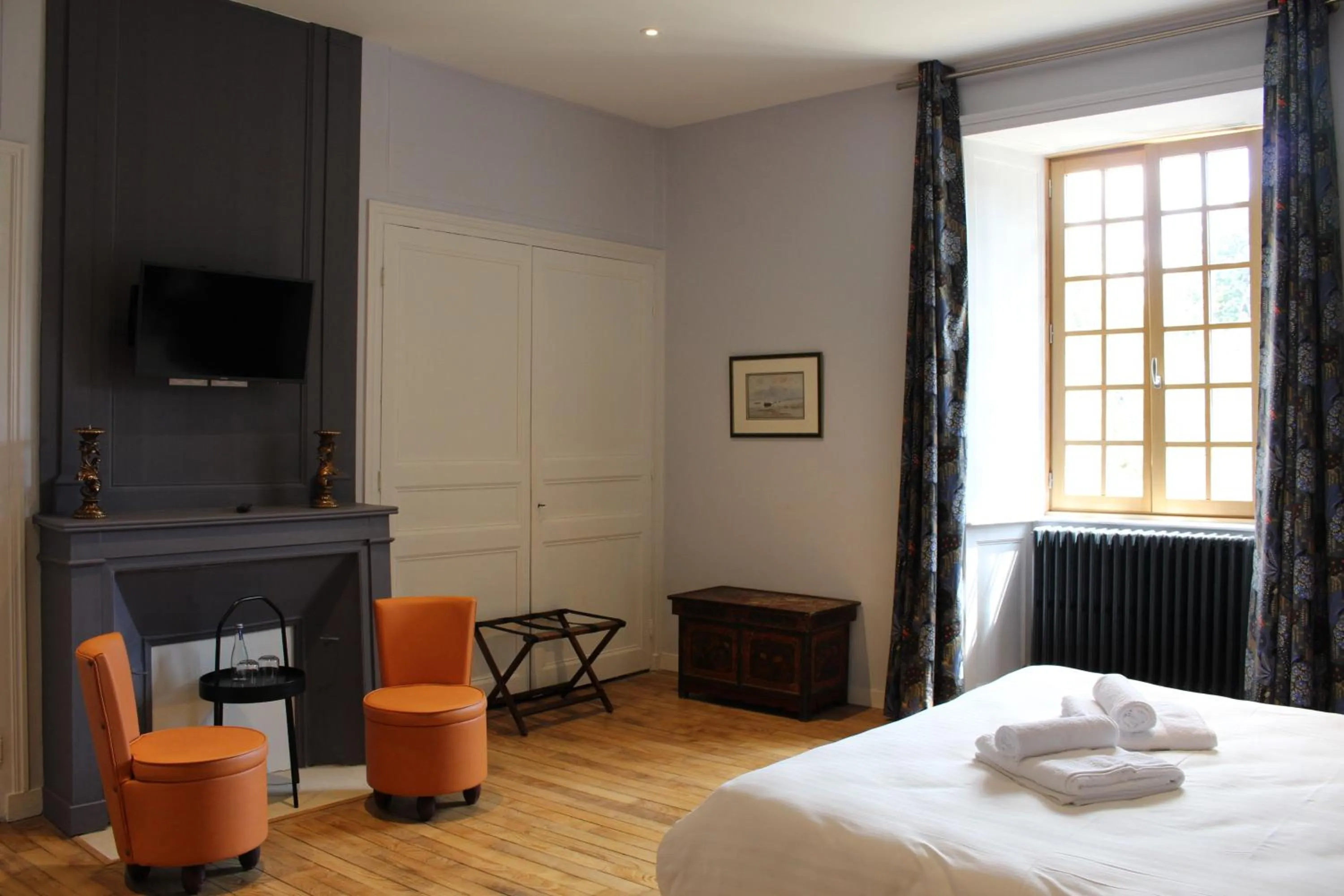 TV and multimedia, Bed in Manoir du Moustoir - Hôtel Les Empreintes