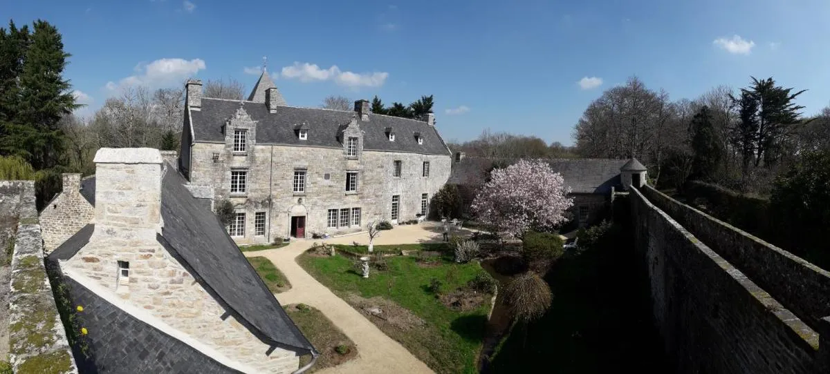 Garden view in Manoir du Moustoir - Hôtel Les Empreintes