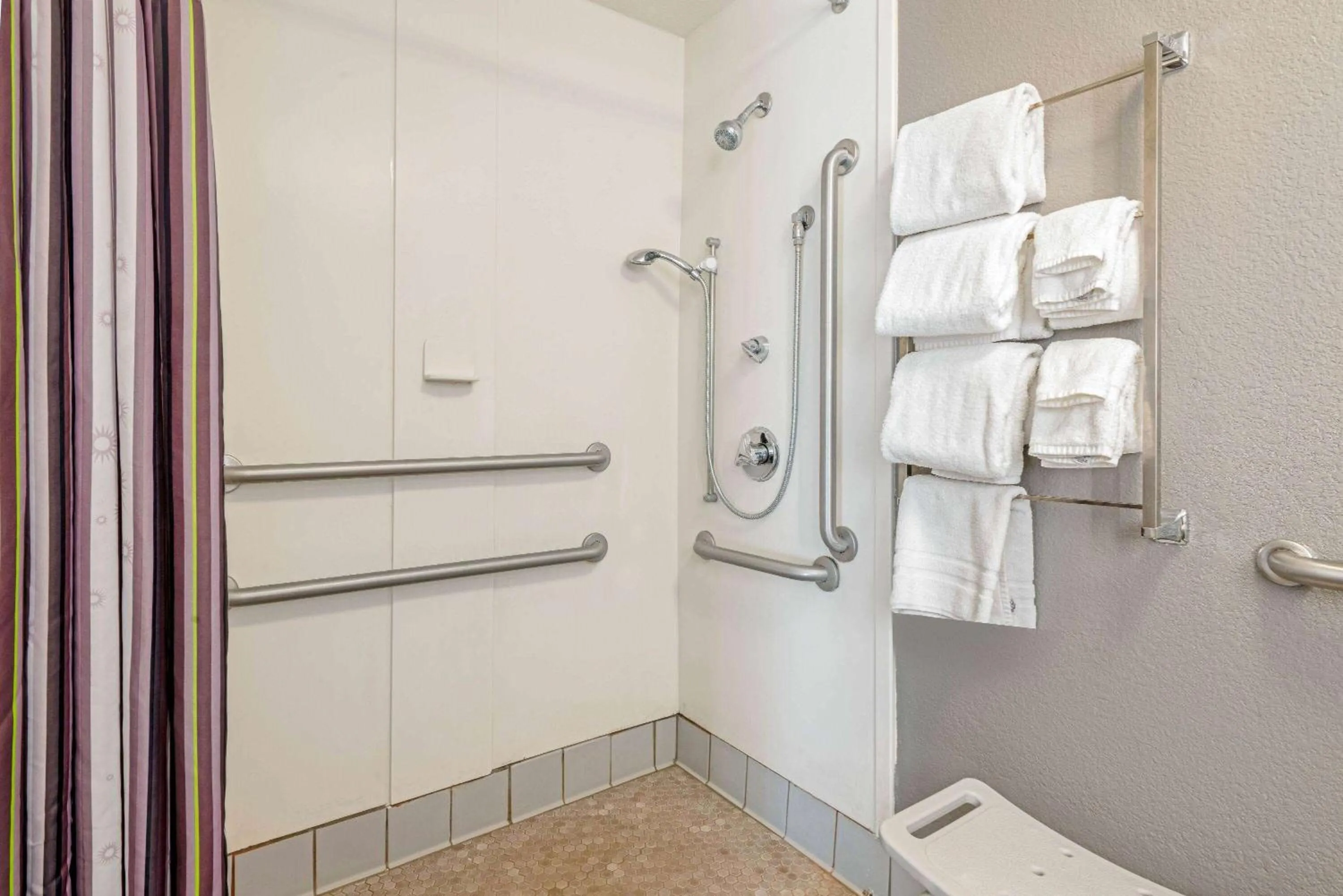 Shower in La Quinta by Wyndham Orem University Pwy Provo