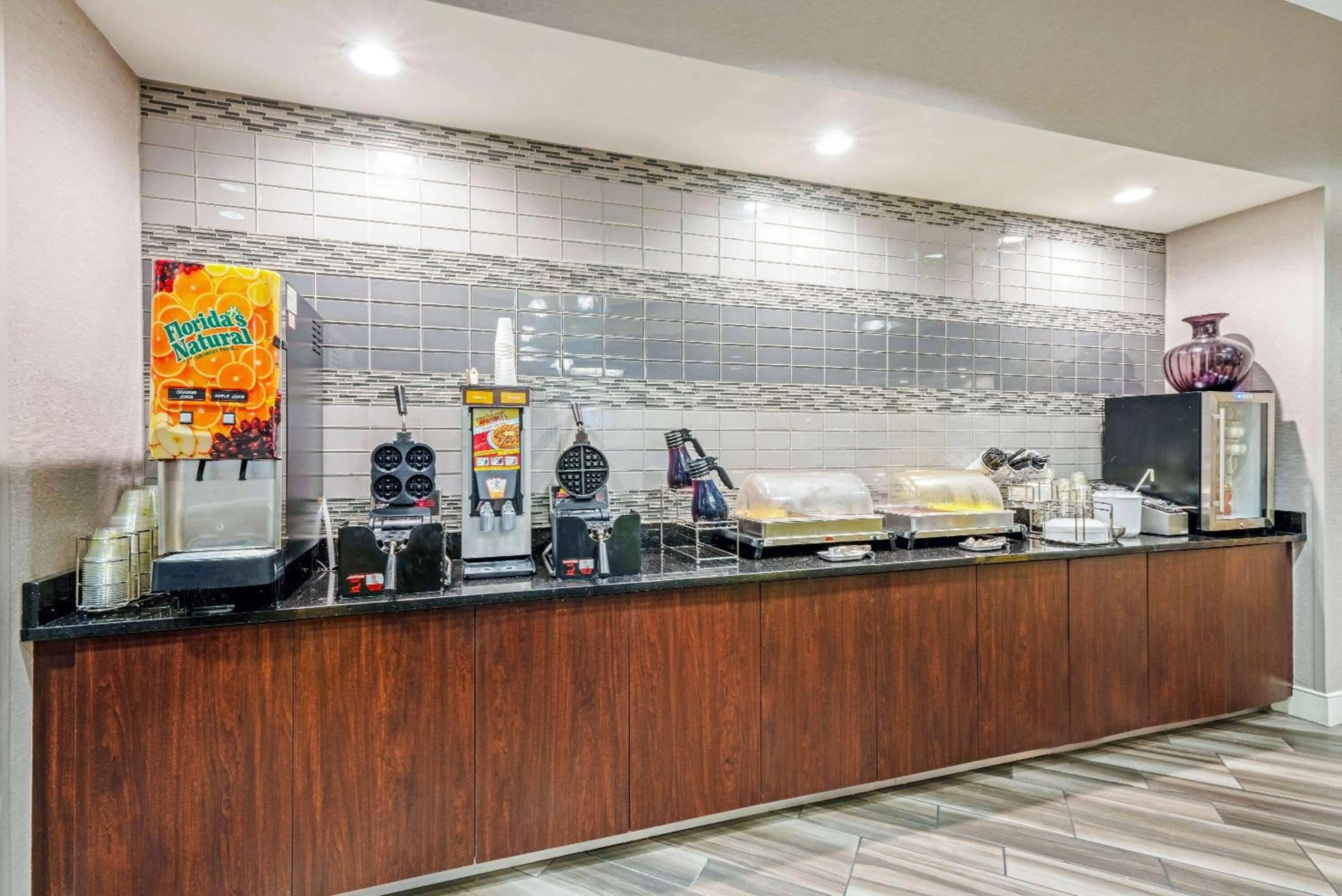 Restaurant/places to eat in La Quinta by Wyndham Orem University Pwy Provo