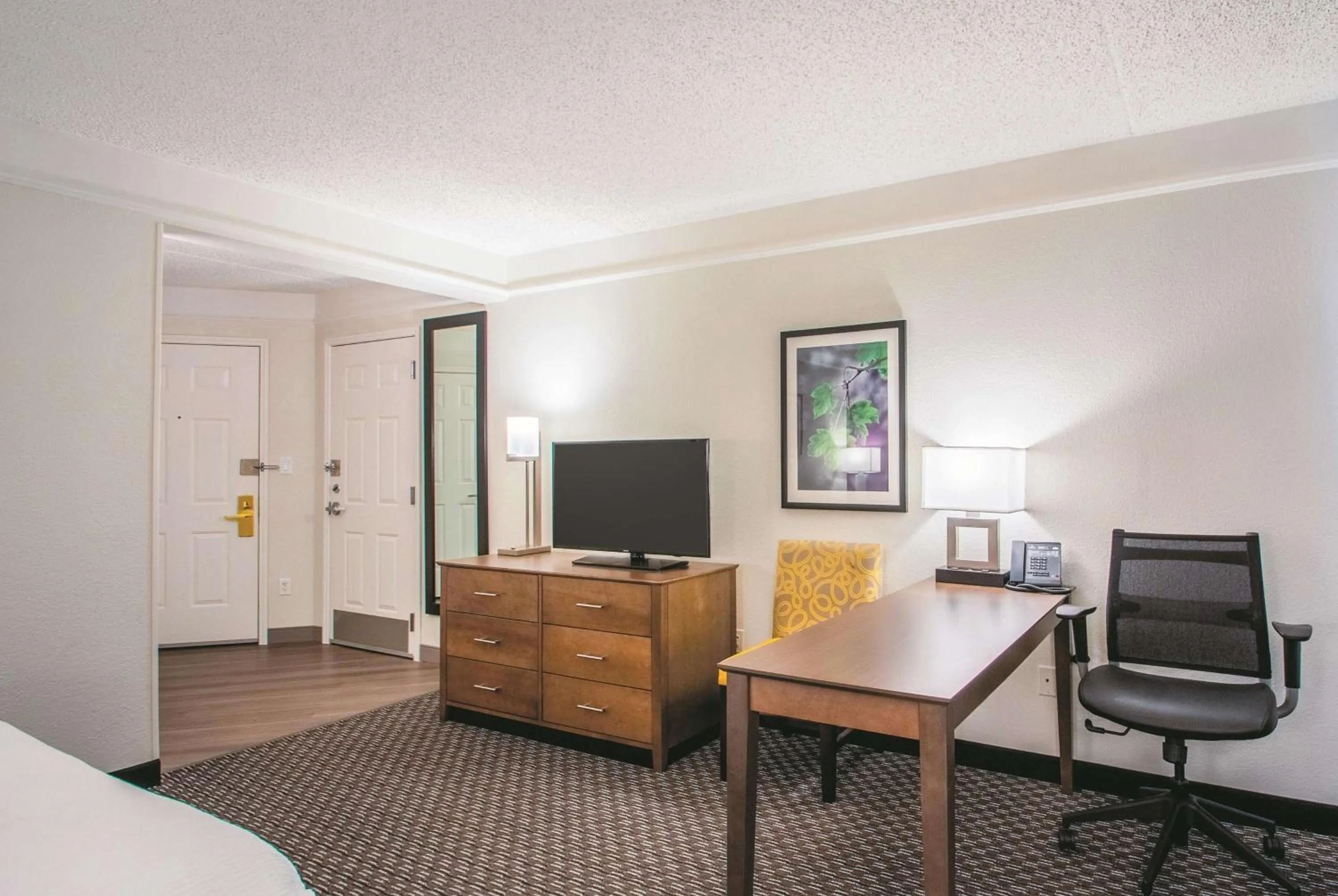 Photo of the whole room, Bed in La Quinta by Wyndham Orem University Pwy Provo