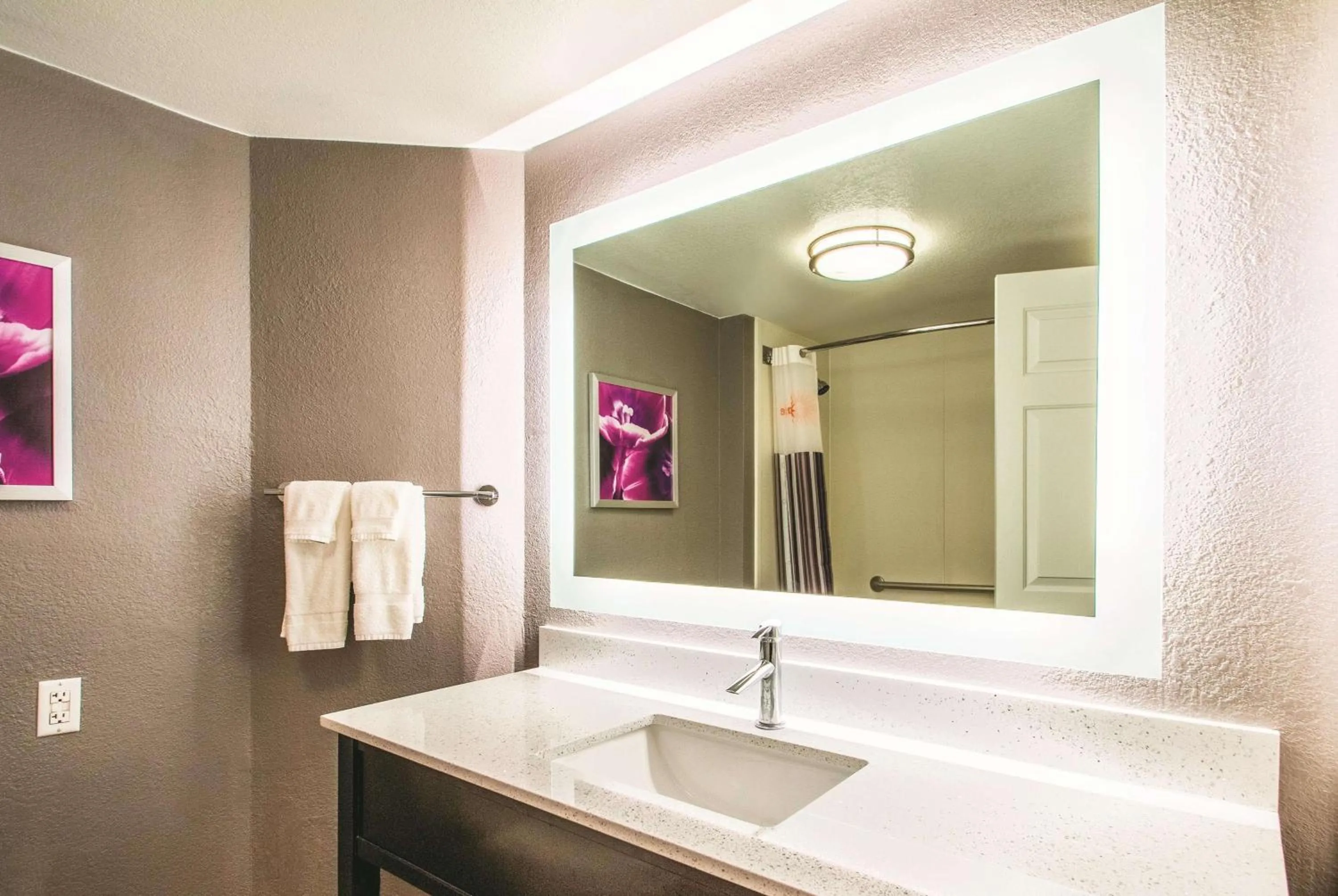 Photo of the whole room in La Quinta by Wyndham Orem University Pwy Provo