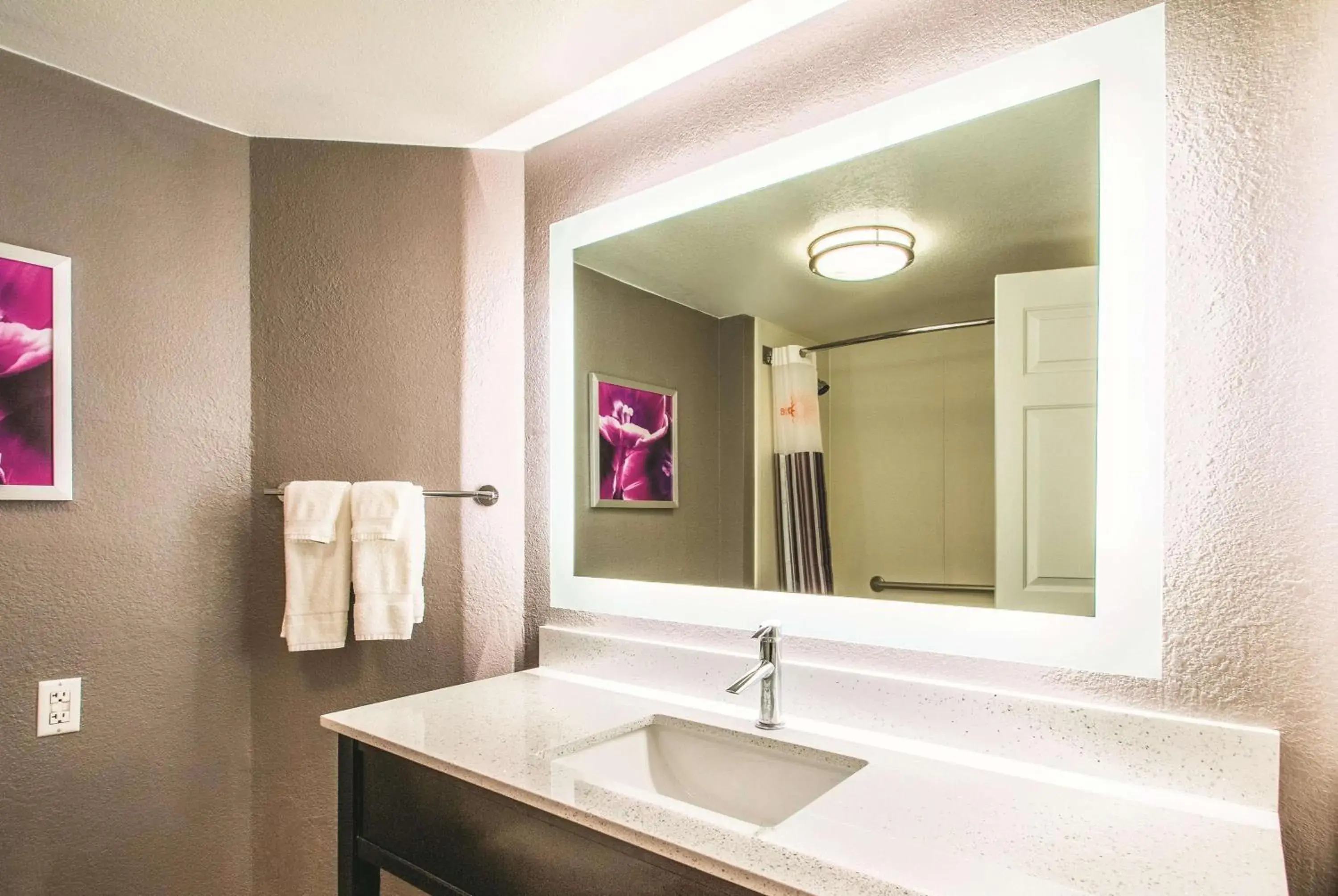 Deluxe Double Room with Two Double Beds in La Quinta by Wyndham Orem University Pwy Provo Deluxe Double Room with Two Double Beds in La Quinta by Wyndham Orem University Pwy Provo