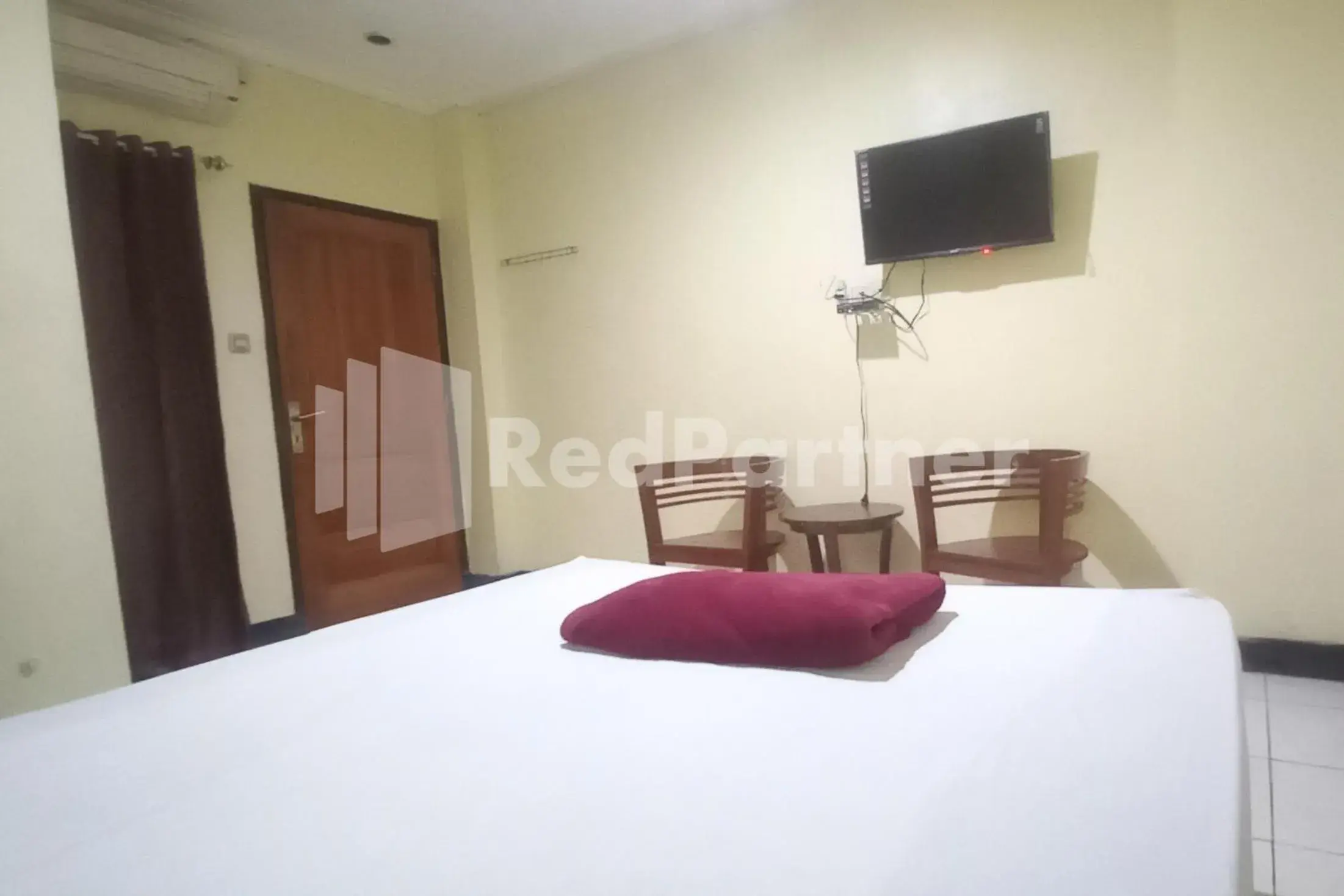Bedroom, Bed in Hotel Palem 2 Syariah Malang Redpartner Bedroom, Bed in Hotel Palem 2 Syariah Malang Redpartner