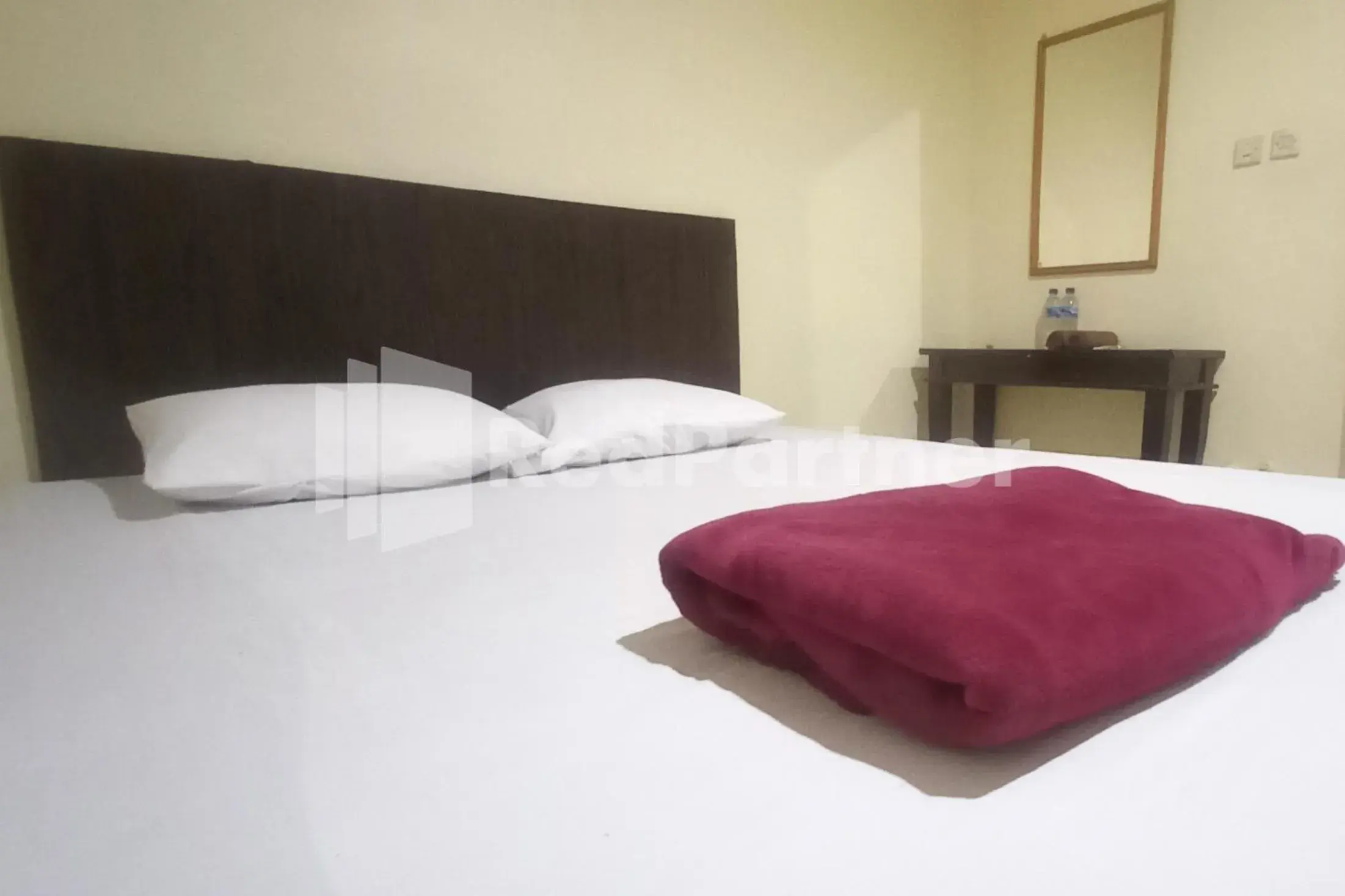 Bedroom, Bed in Hotel Palem 2 Syariah Malang Redpartner Bedroom, Bed in Hotel Palem 2 Syariah Malang Redpartner