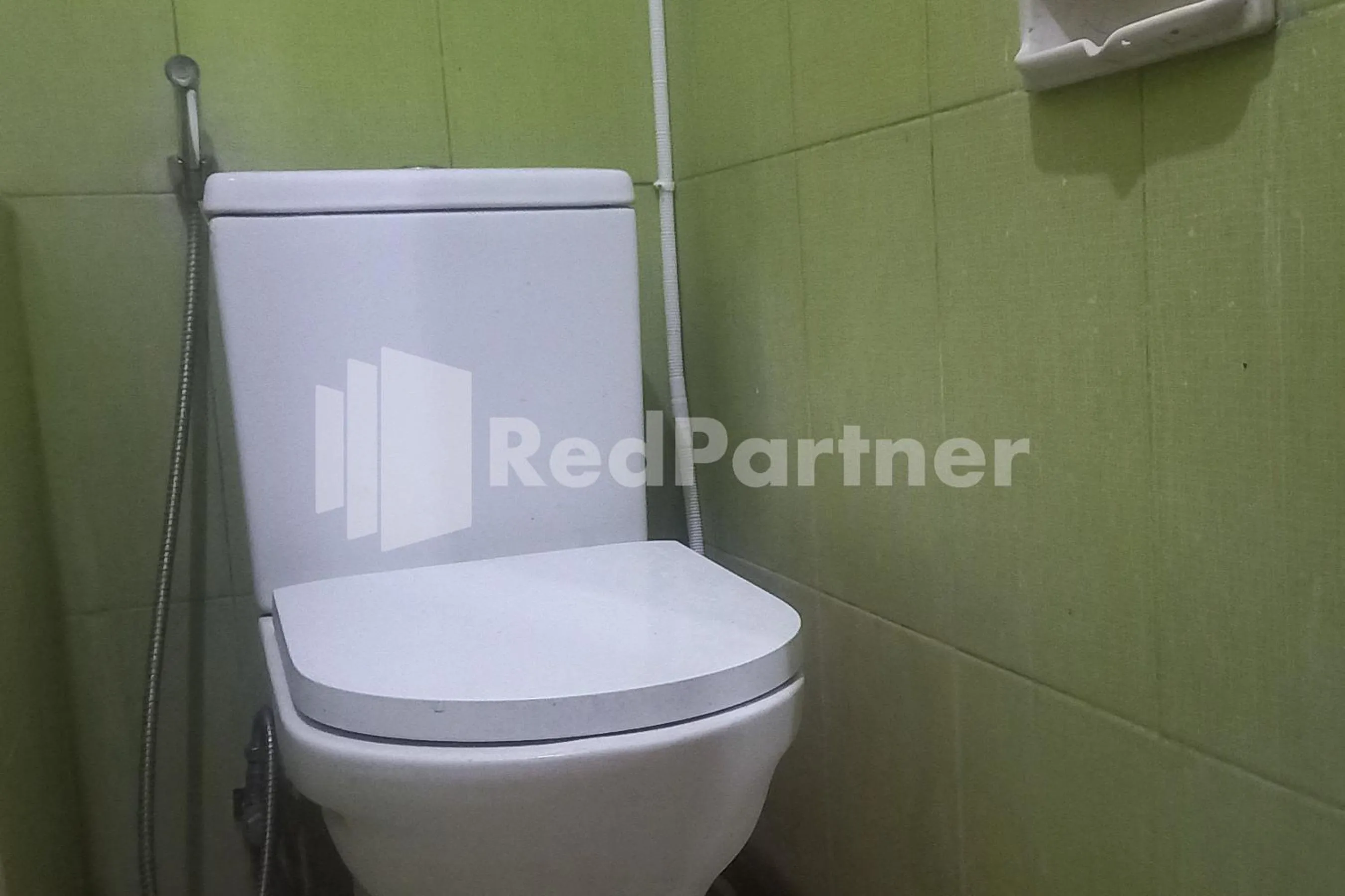 Bathroom in Hotel Palem 2 Syariah Malang Redpartner