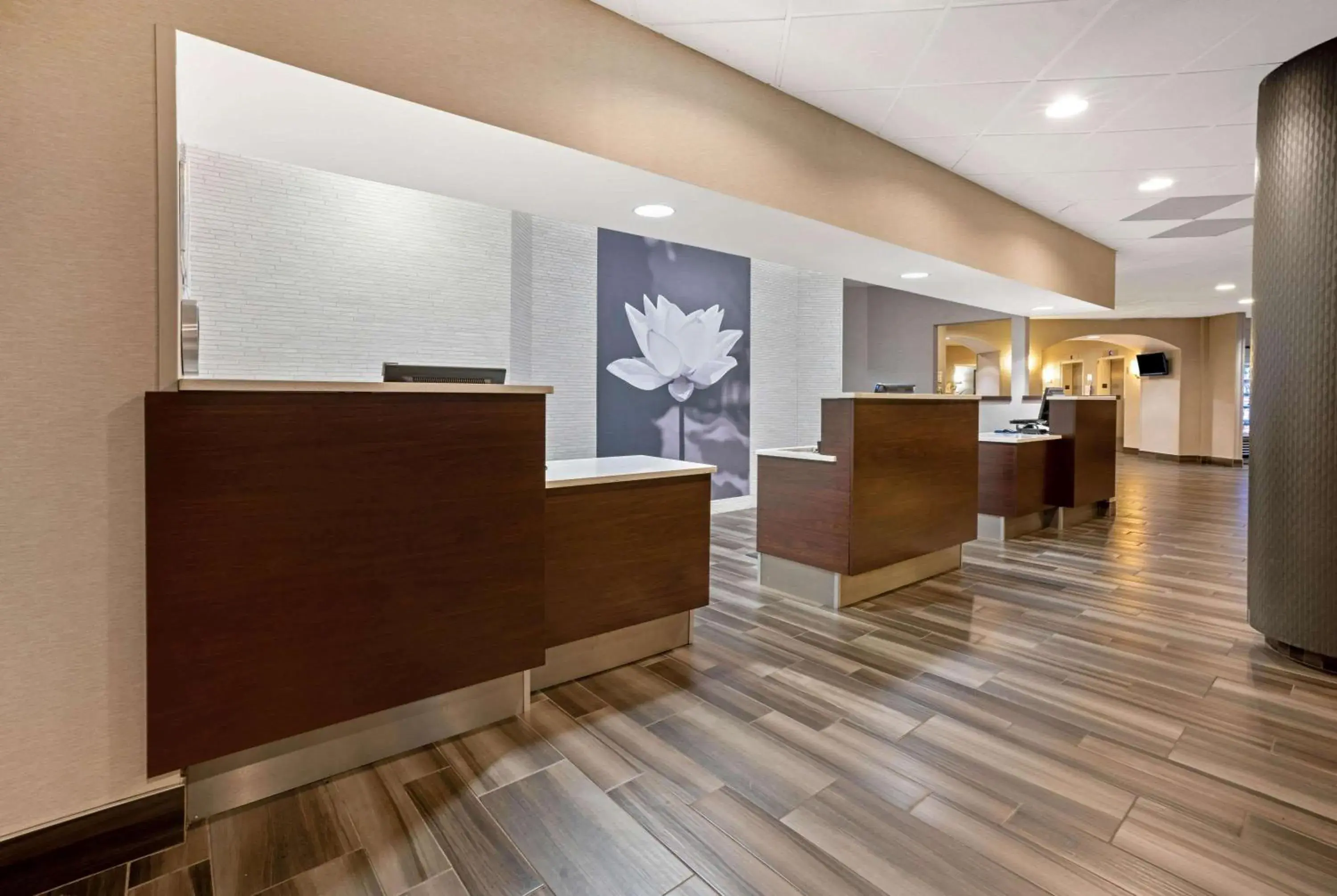 Lobby or reception in La Quinta by Wyndham Tacoma - Seattle Lobby or reception in La Quinta by Wyndham Tacoma - Seattle