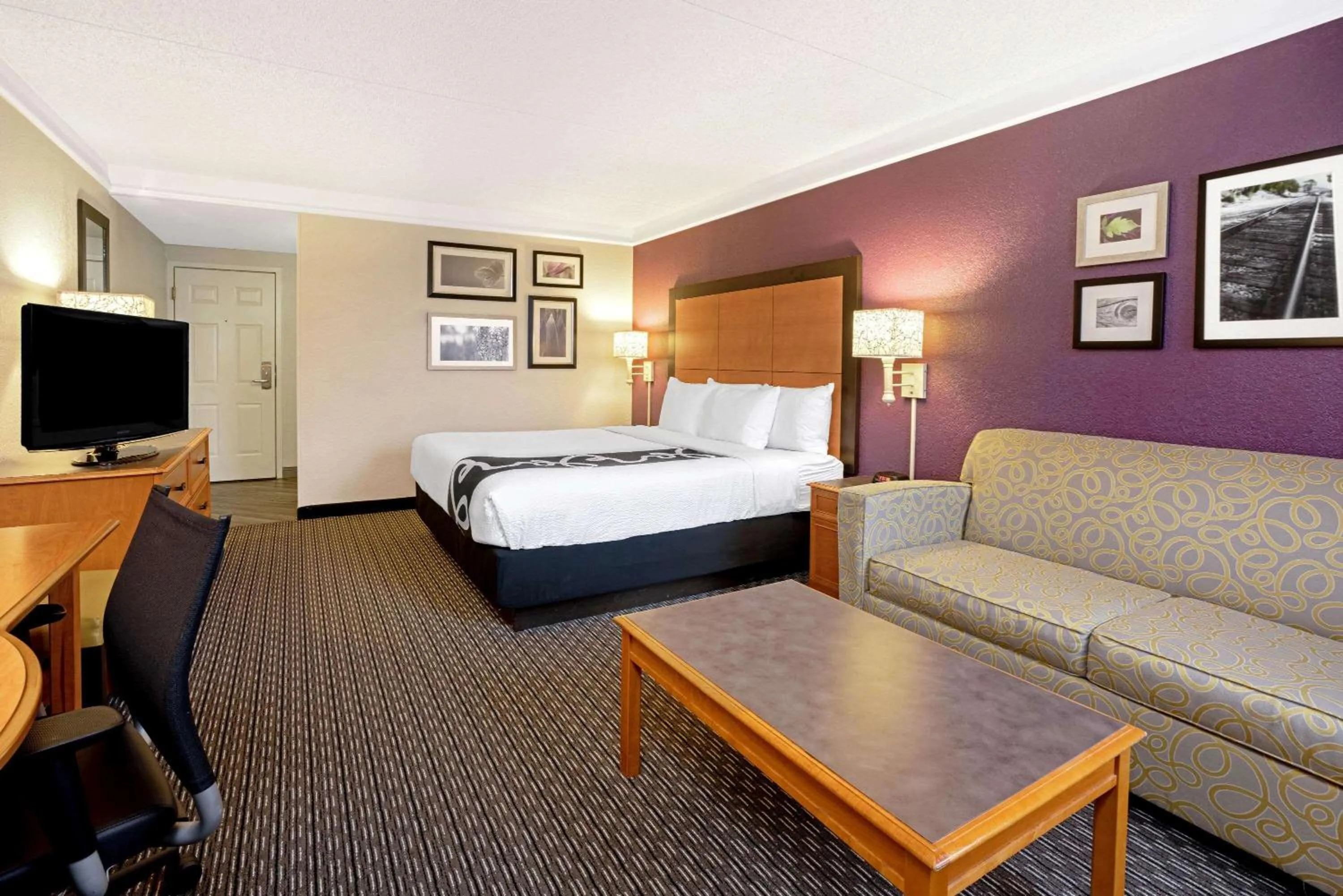 Photo of the whole room, Bed in La Quinta by Wyndham Tacoma - Seattle