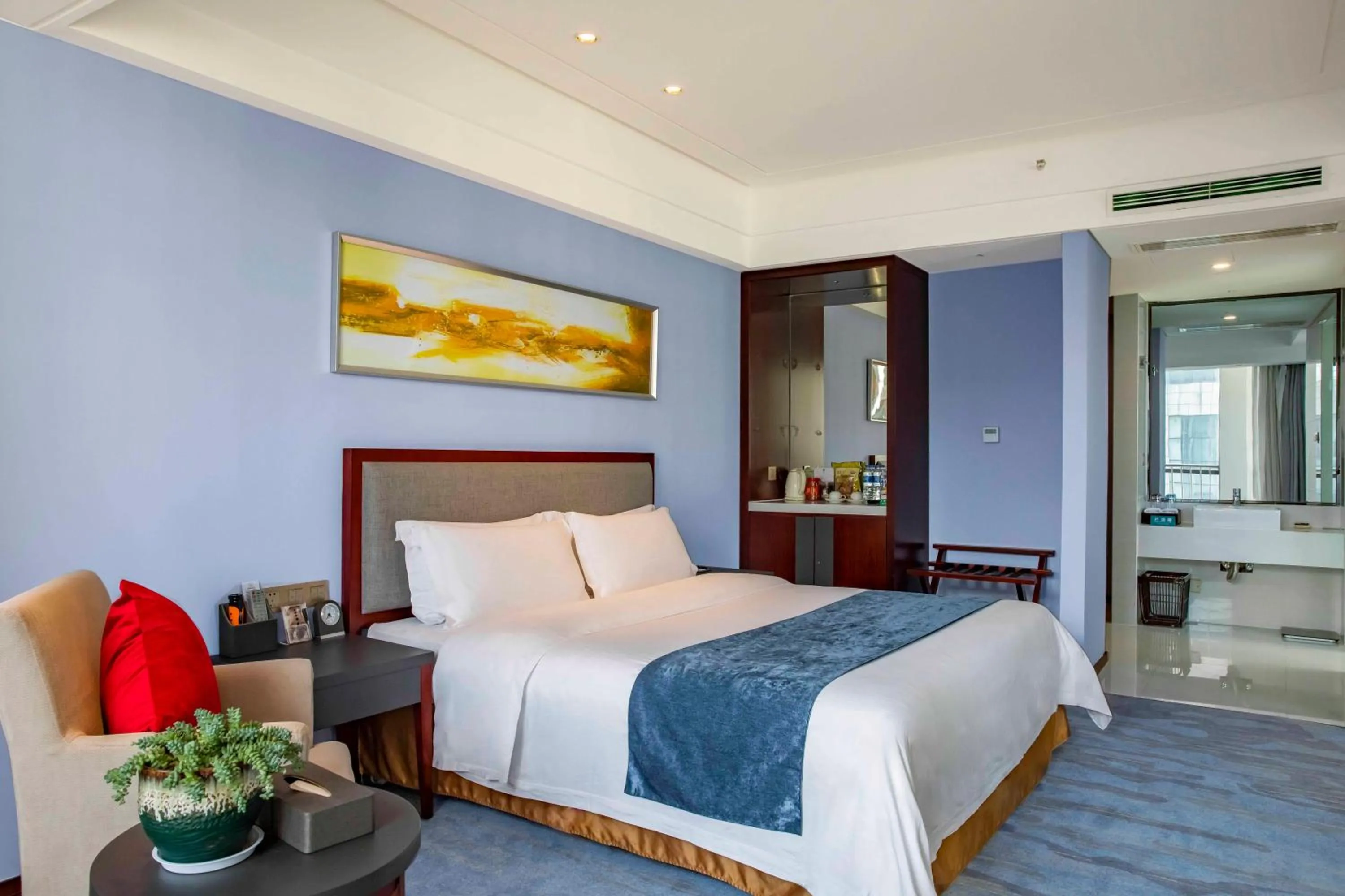 Photo of the whole room, Bed in Novotel Guiyang Panjiang