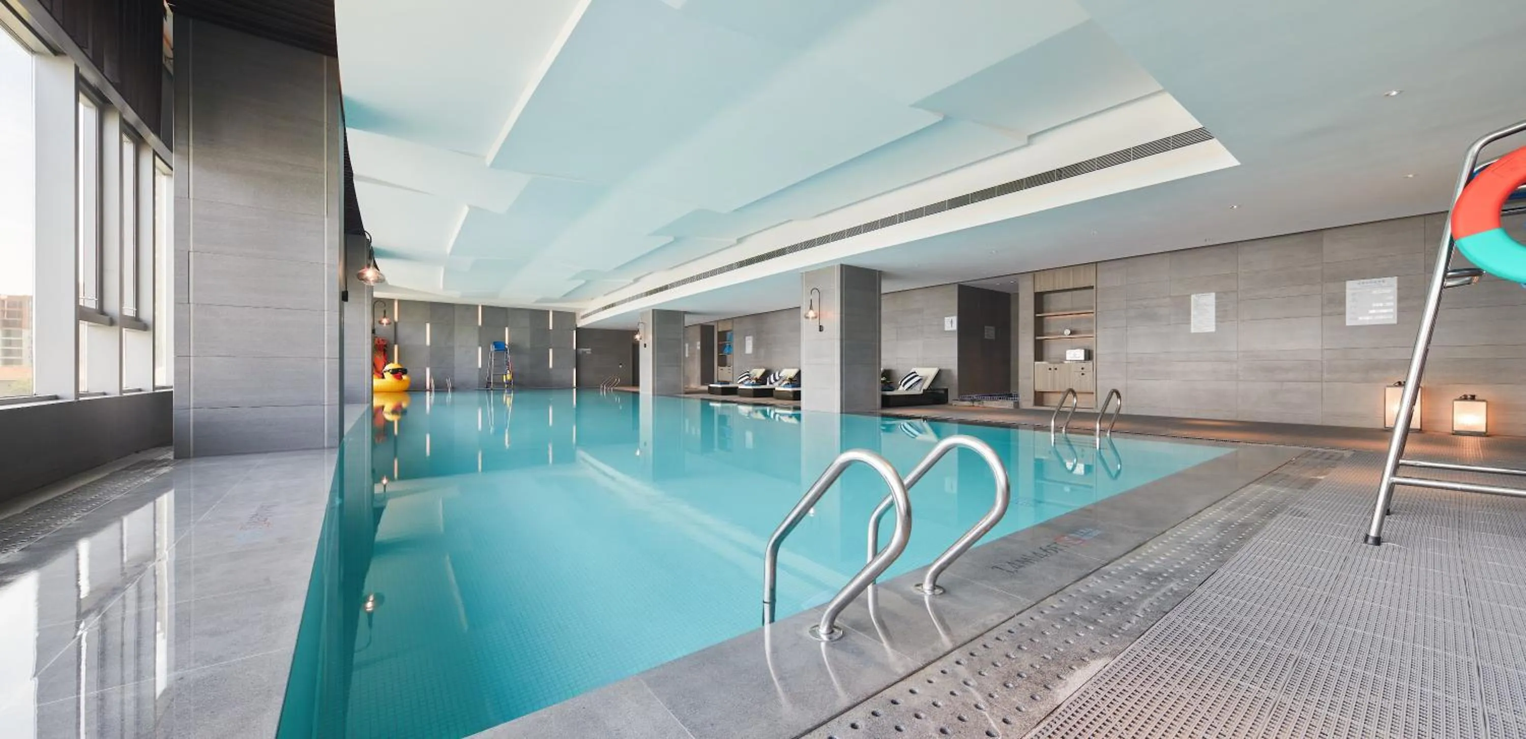 Swimming pool in Pullman Shanghai Qingpu Excellence