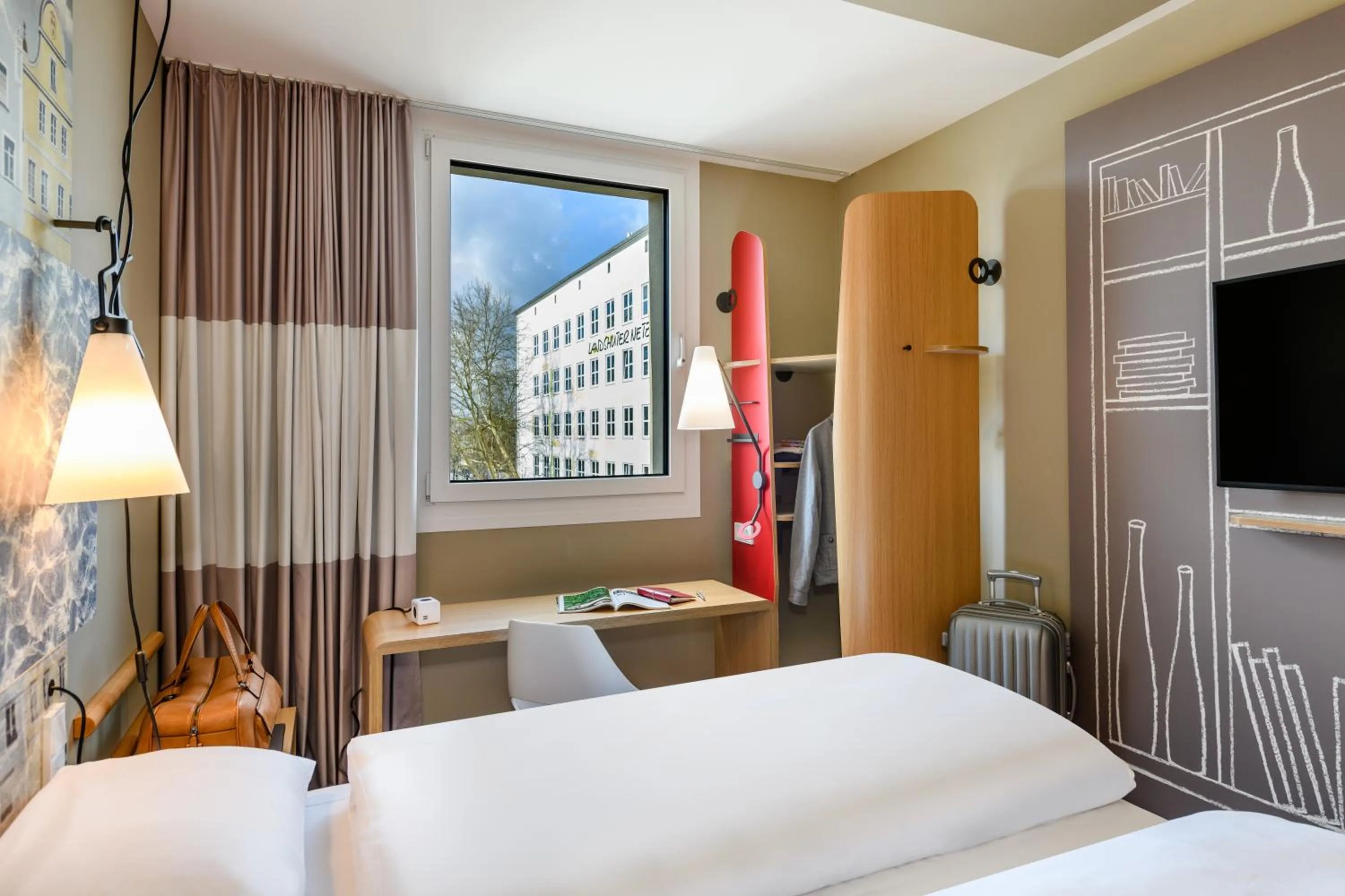 TV and multimedia, Bed in ibis Landshut City