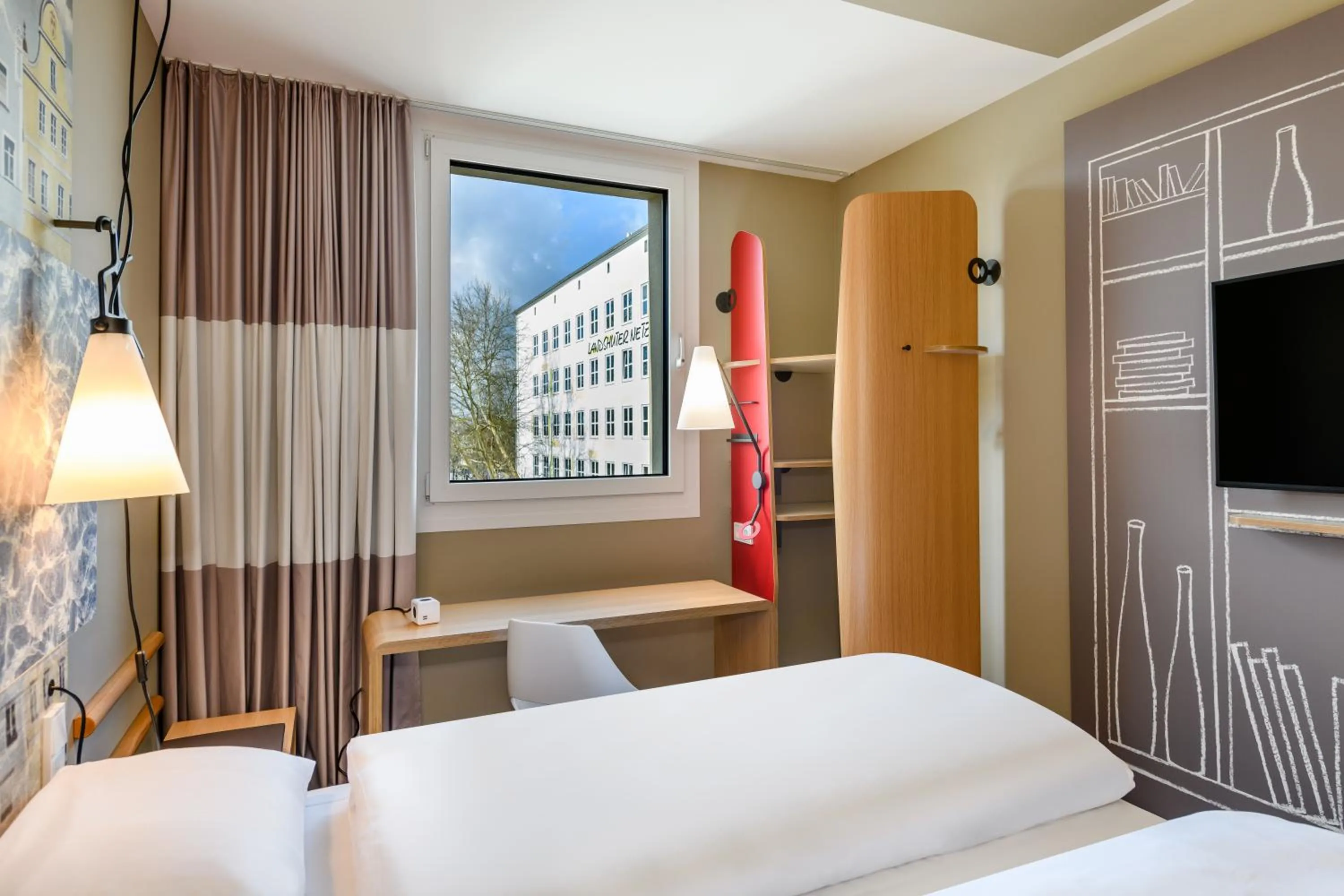 Photo of the whole room, Bed in ibis Landshut City