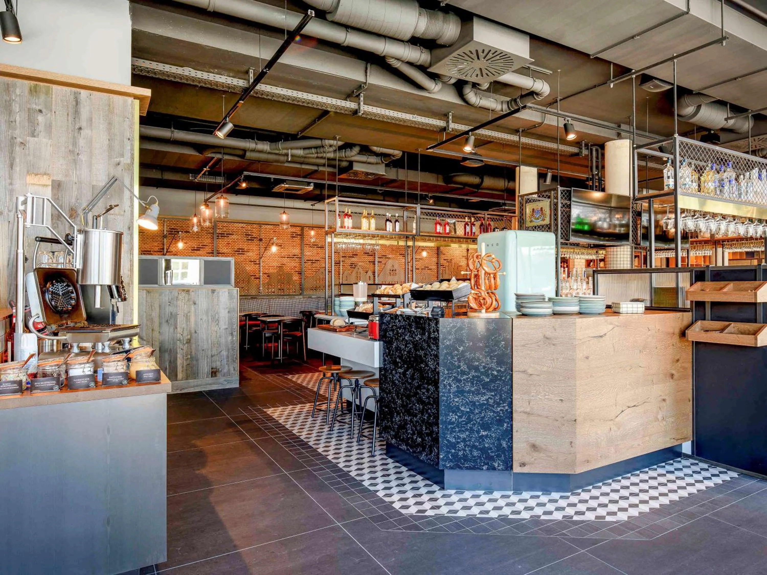 Restaurant/places to eat in ibis Landshut City