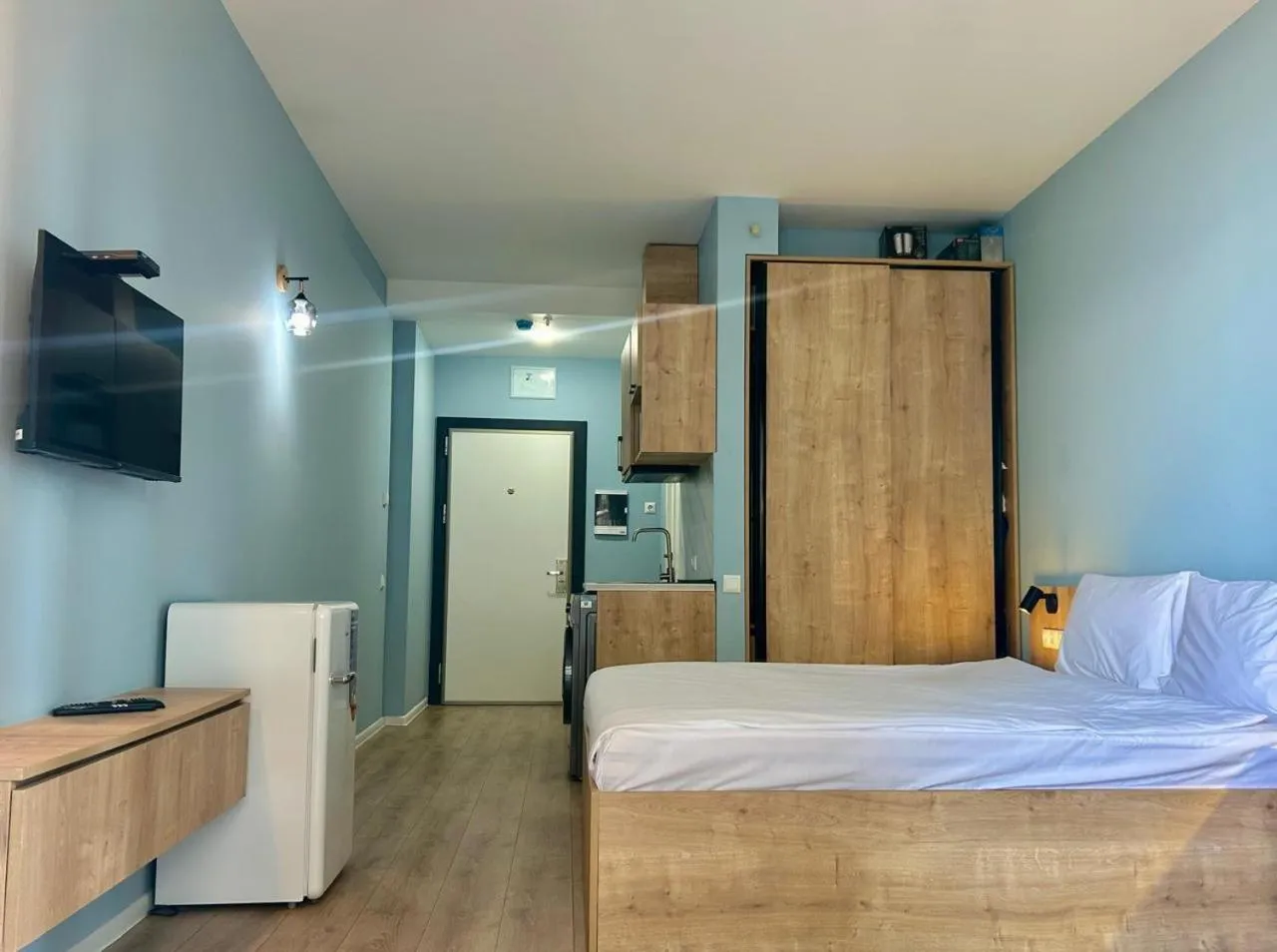 Kitchen or kitchenette, Bed in Aqua Batumi Hotel & Apartments