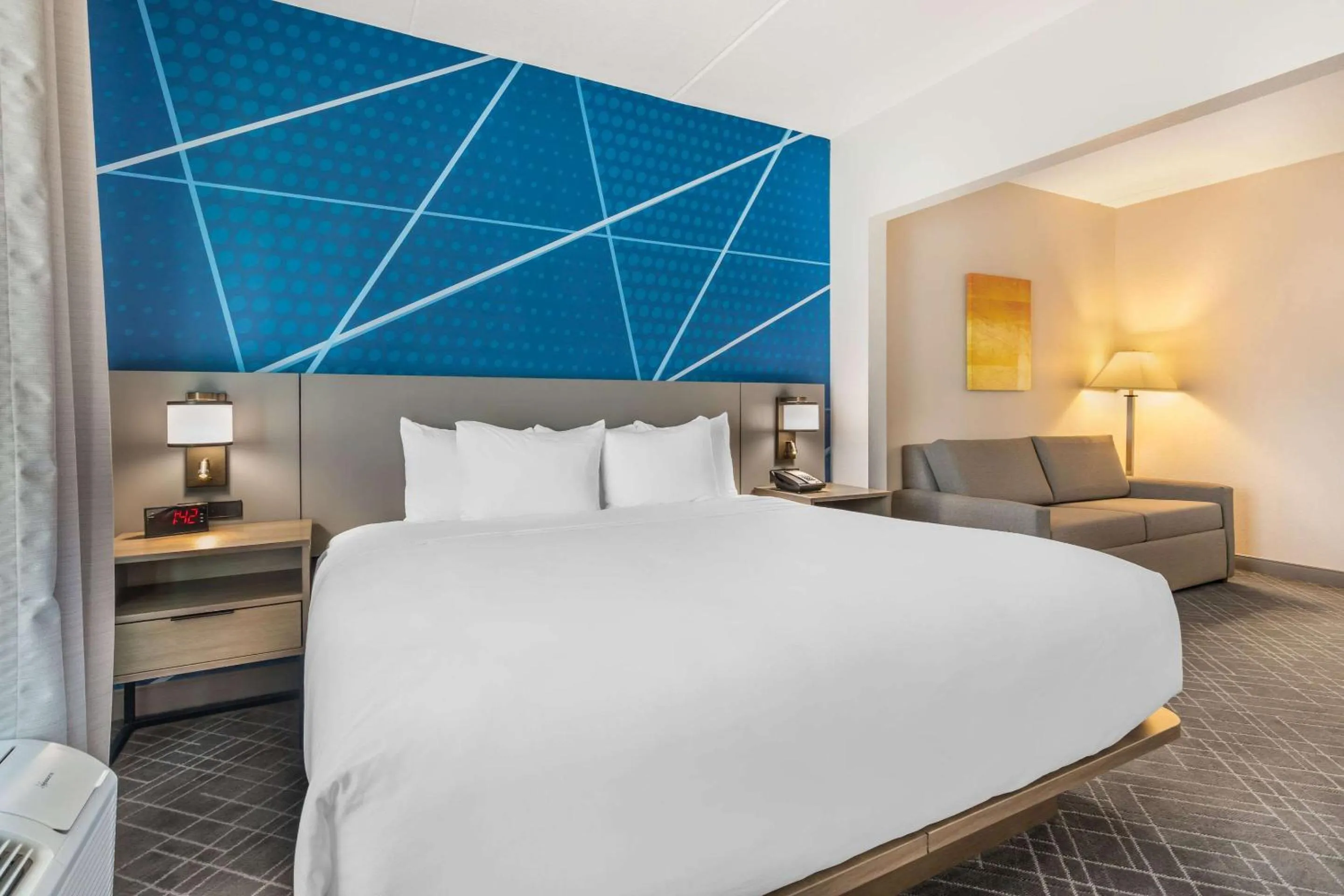 Bedroom, Bed in Wingate By Wyndham Frisco