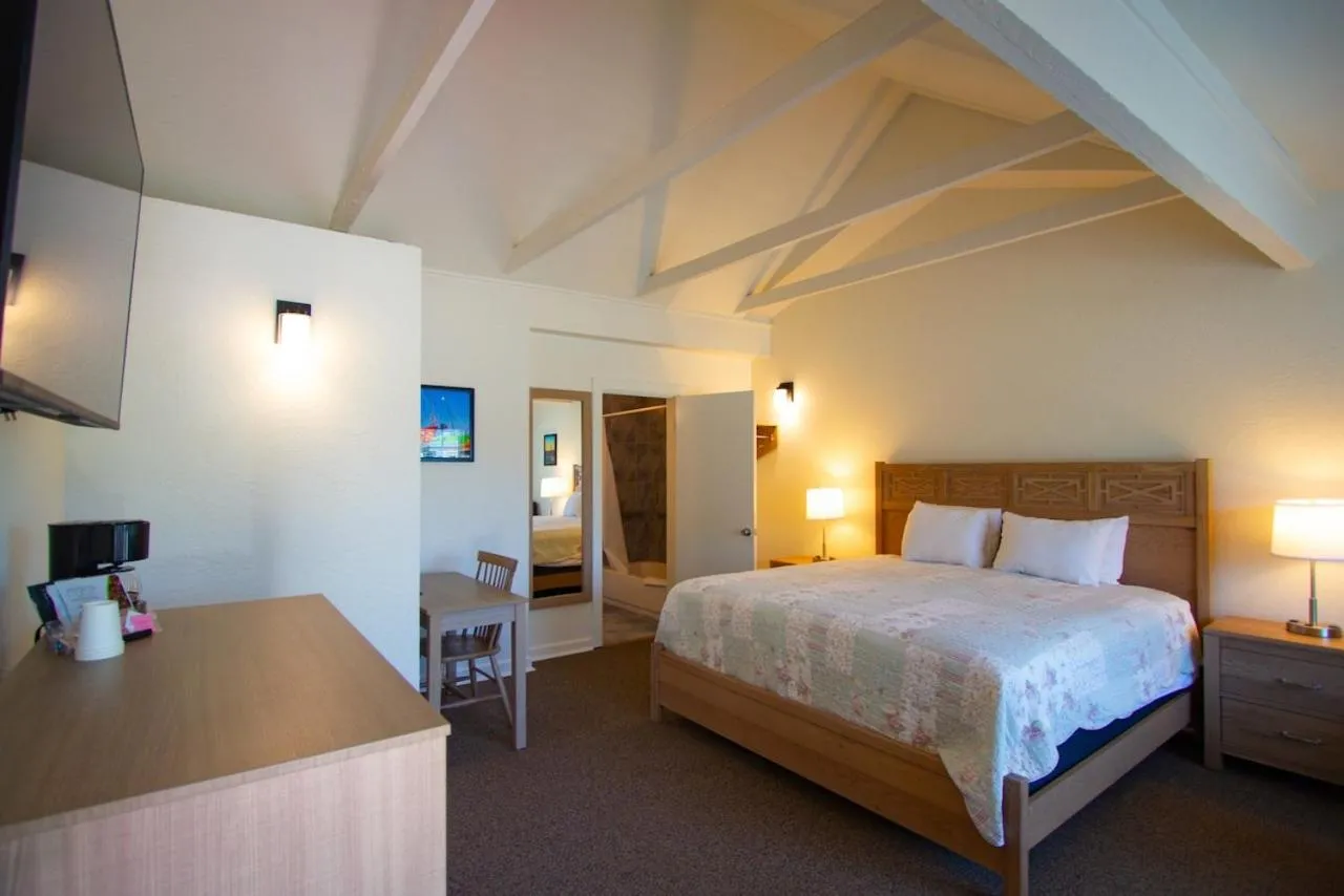 Harbor Inn
