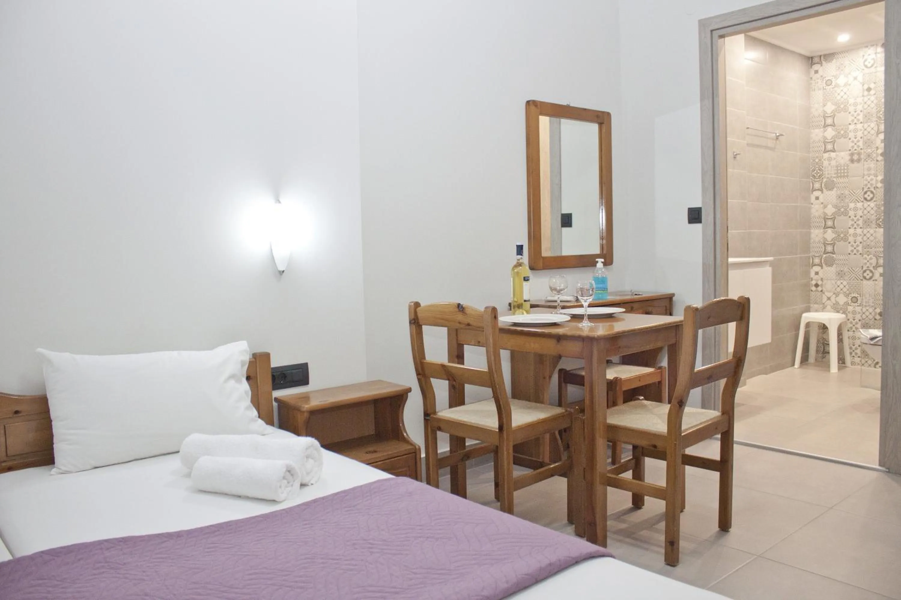 Dining area, Bed in Vaso Apartments