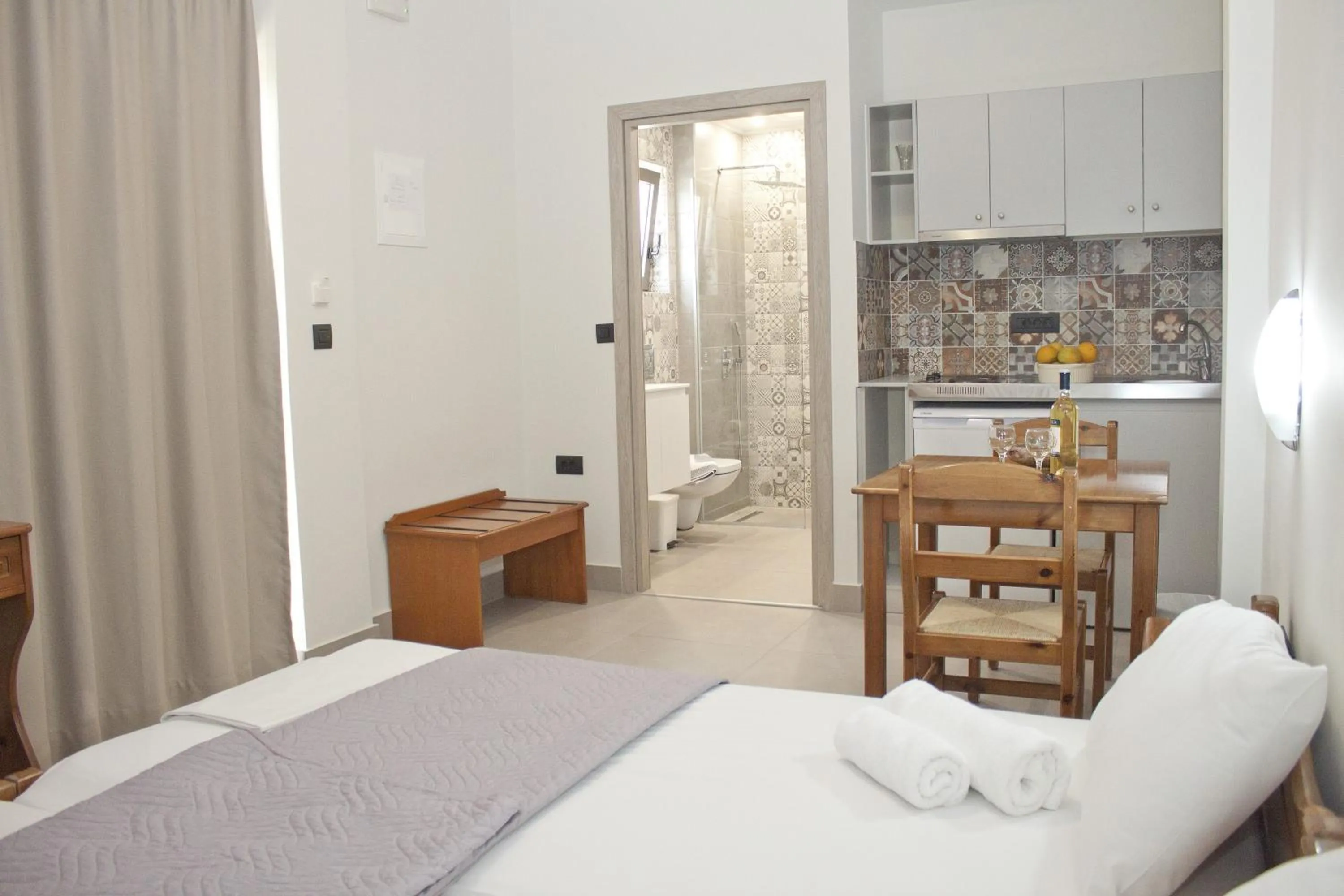 Dining area, Bed in Vaso Apartments