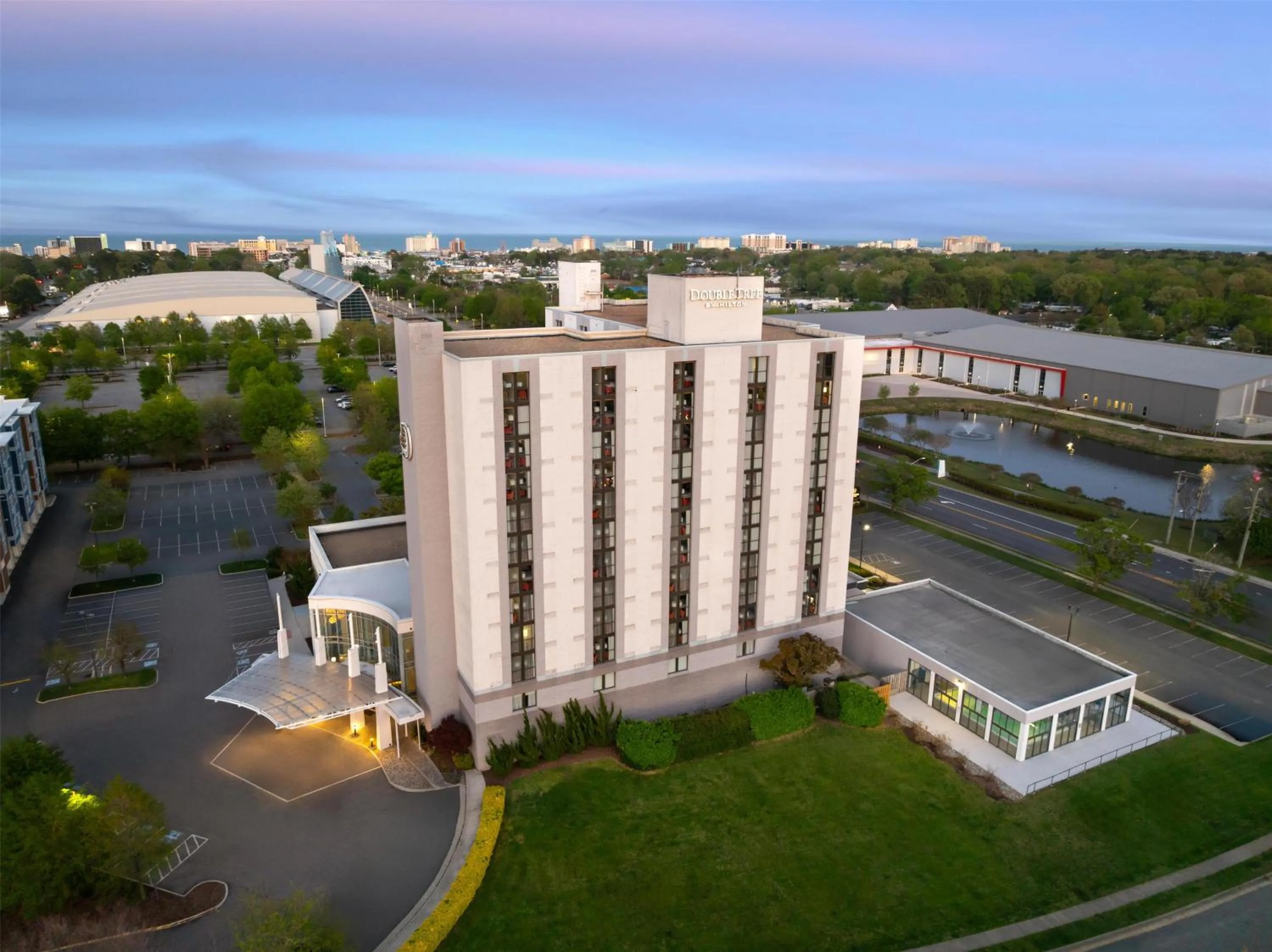 Property building in DoubleTree by Hilton Virginia Beach