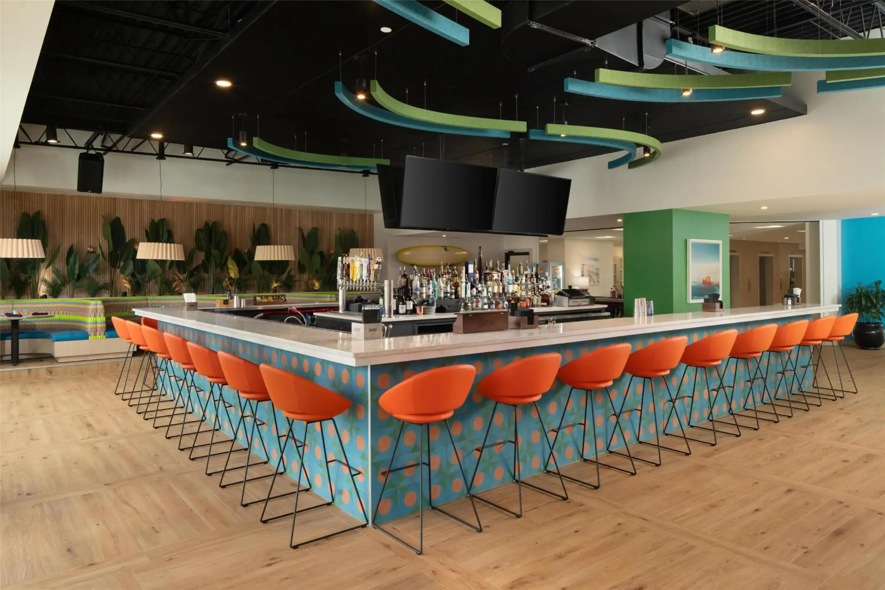 Lounge or bar in DoubleTree by Hilton Virginia Beach Lounge or bar in DoubleTree by Hilton Virginia Beach