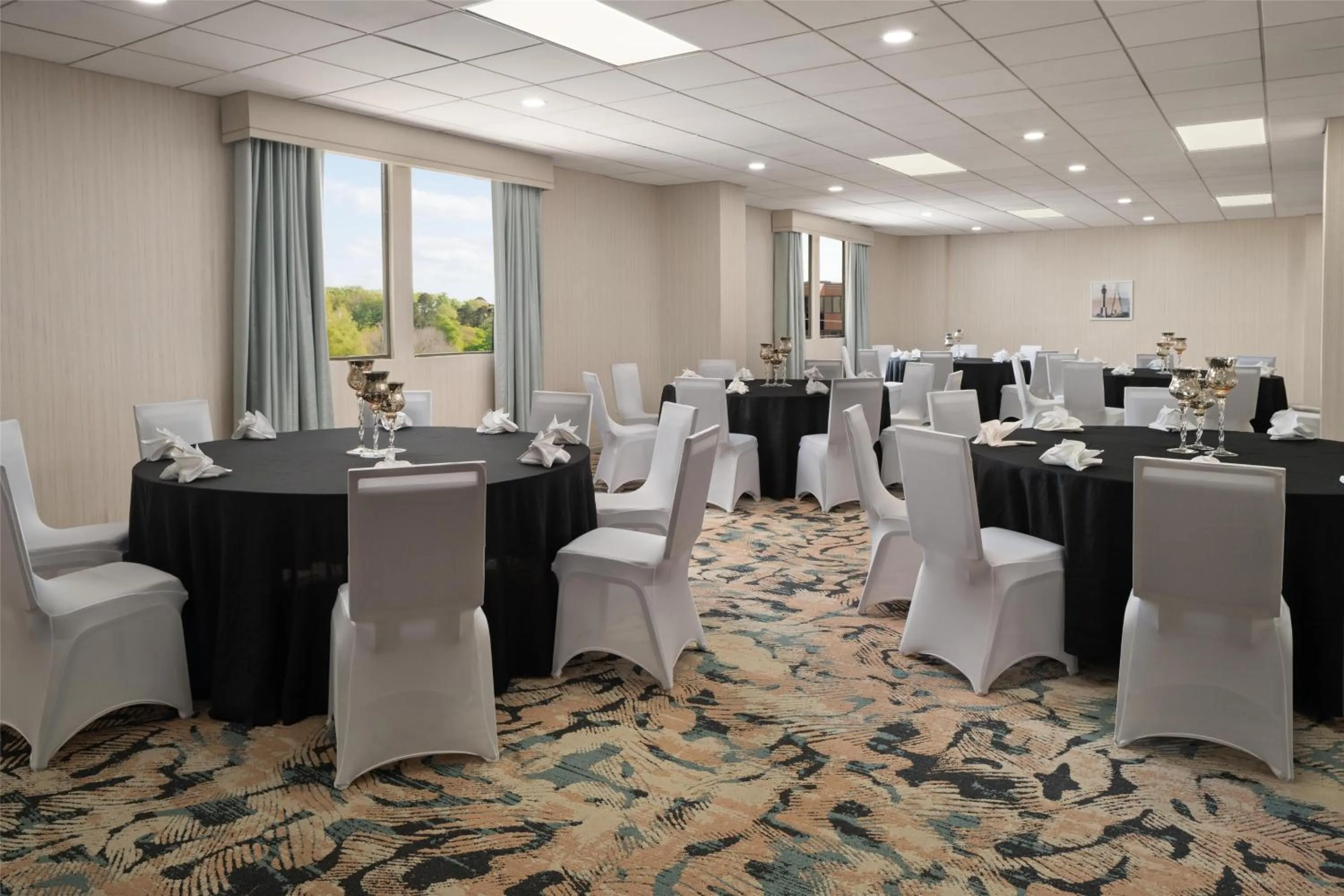 Meeting/conference room in DoubleTree by Hilton Virginia Beach