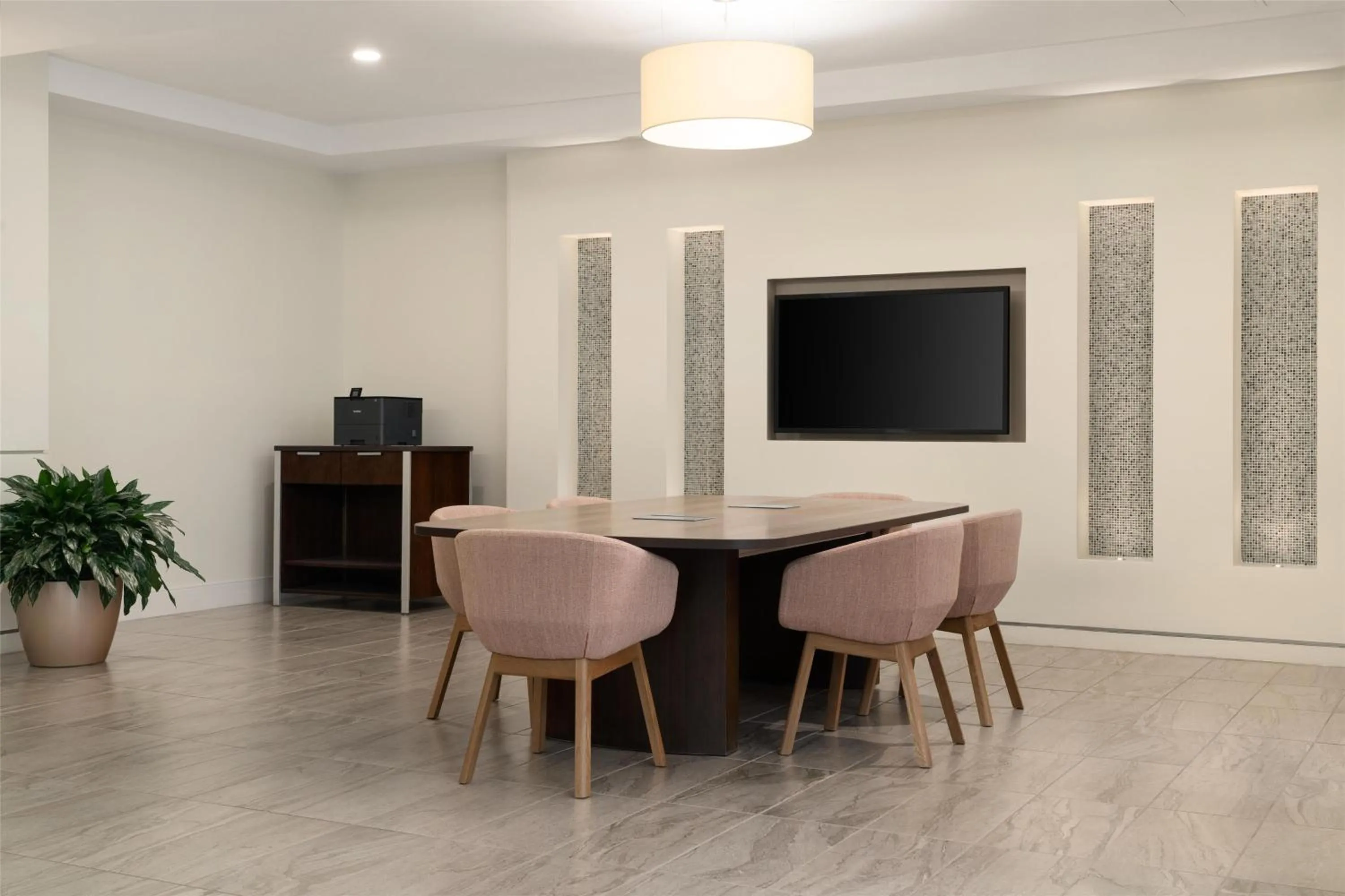 Business facilities in DoubleTree by Hilton Virginia Beach