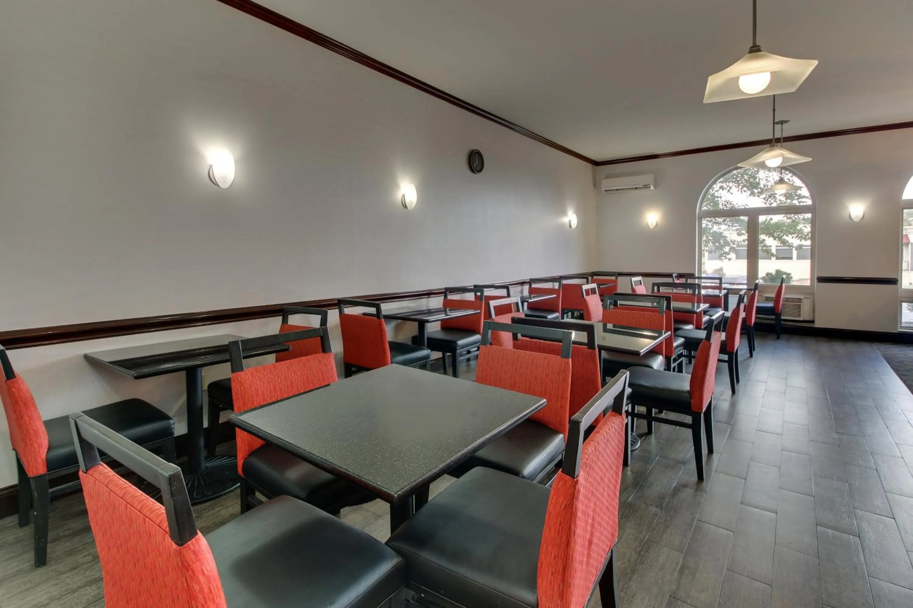 Breakfast in Holiday Inn Express and Suites Allentown West by IHG