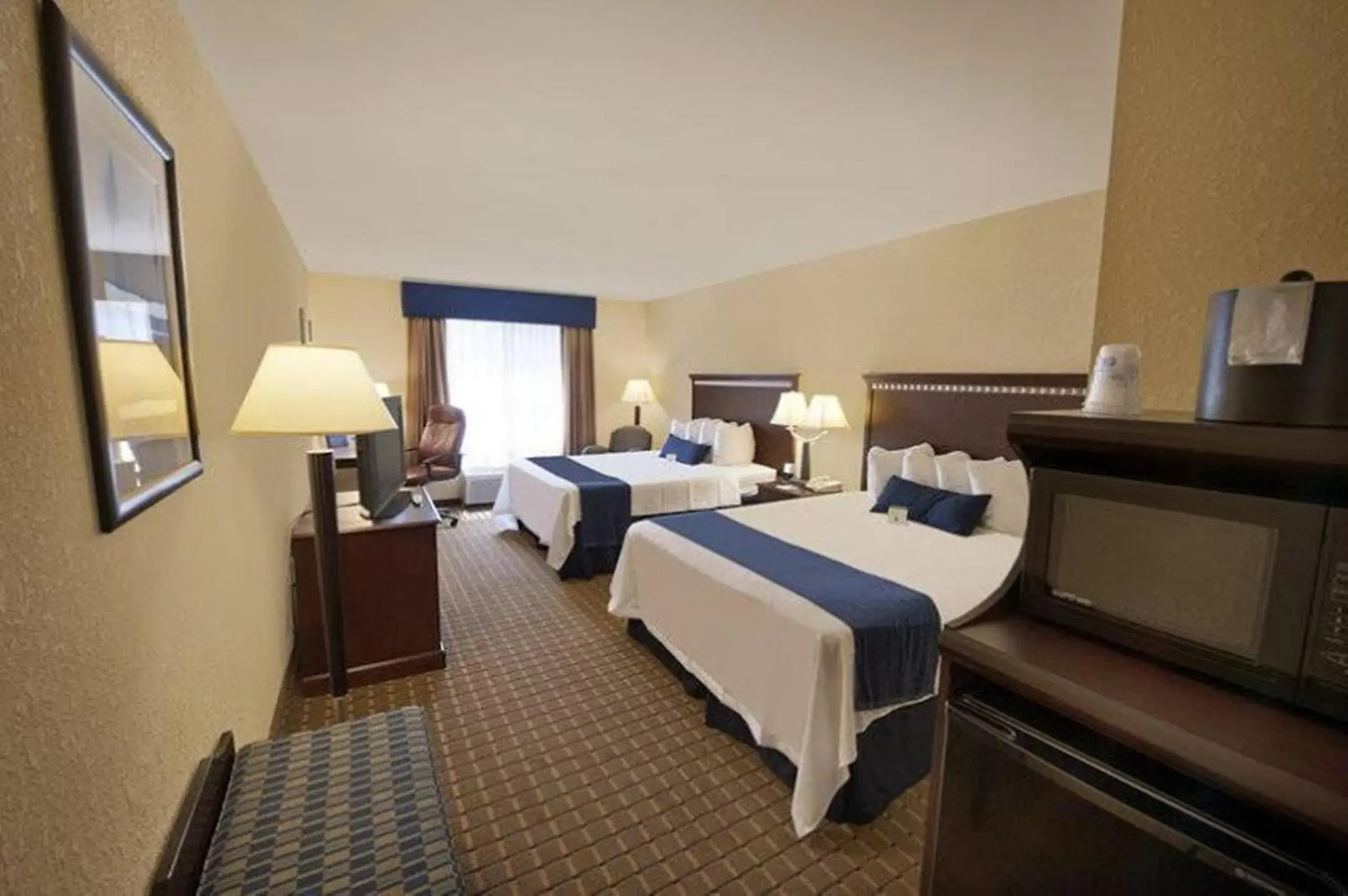 Standard Room with Two Queen Beds in Holiday Inn Express and Suites Allentown West by IHG Standard Room with Two Queen Beds in Holiday Inn Express and Suites Allentown West by IHG