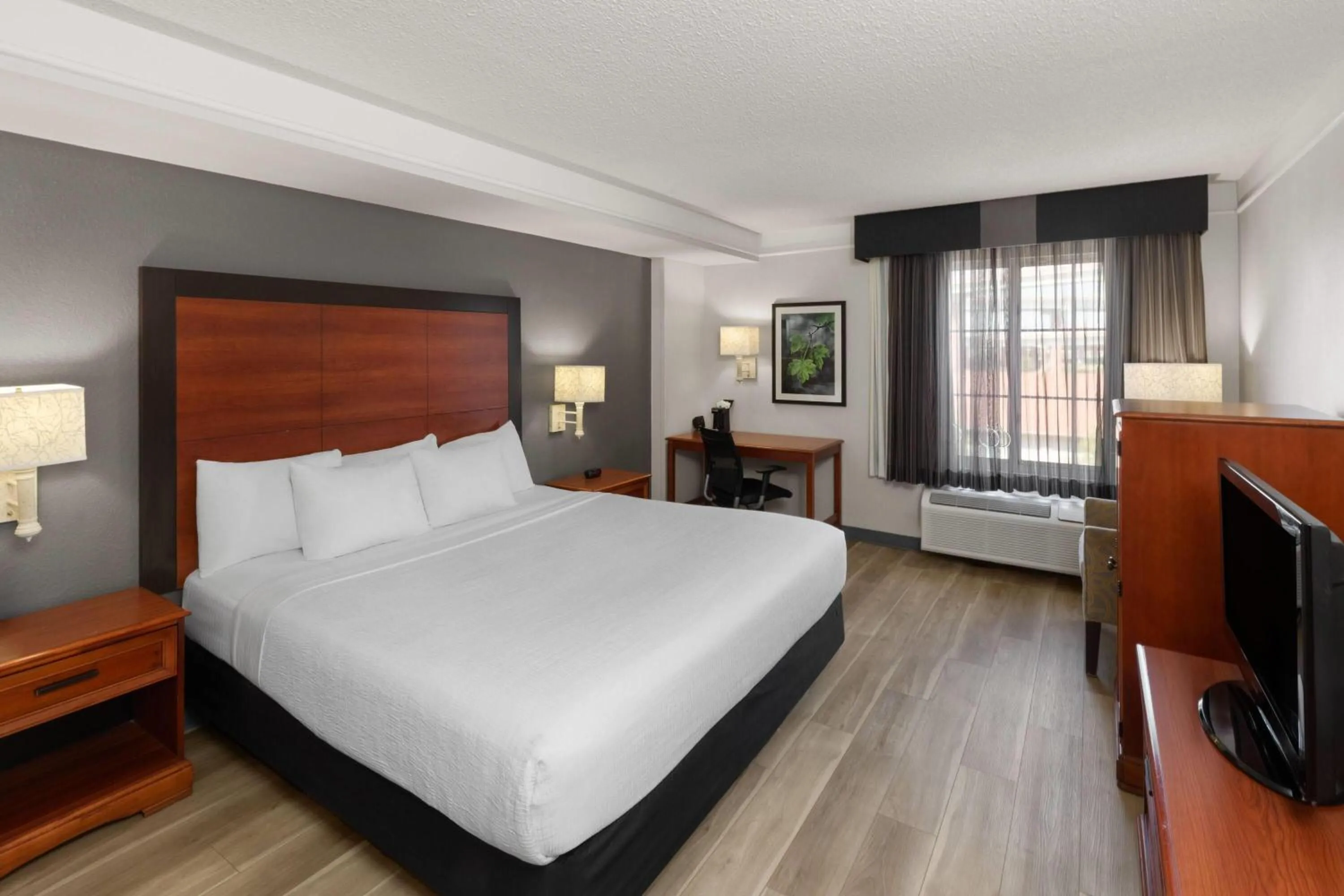 Photo of the whole room, Bed in La Quinta by Wyndham San Antonio Airport