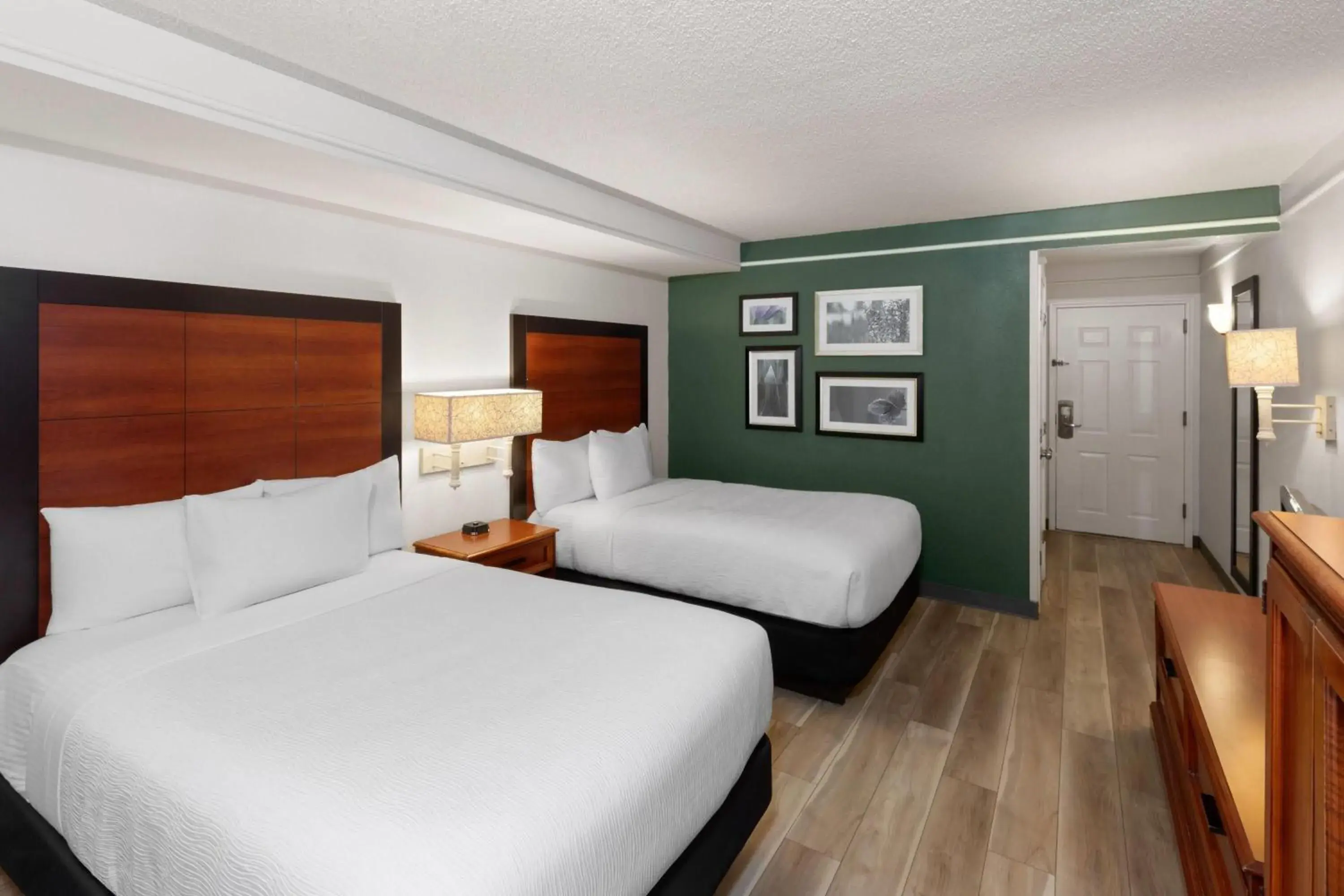 Deluxe Room with Two Double Beds in La Quinta by Wyndham San Antonio Airport Deluxe Room with Two Double Beds in La Quinta by Wyndham San Antonio Airport