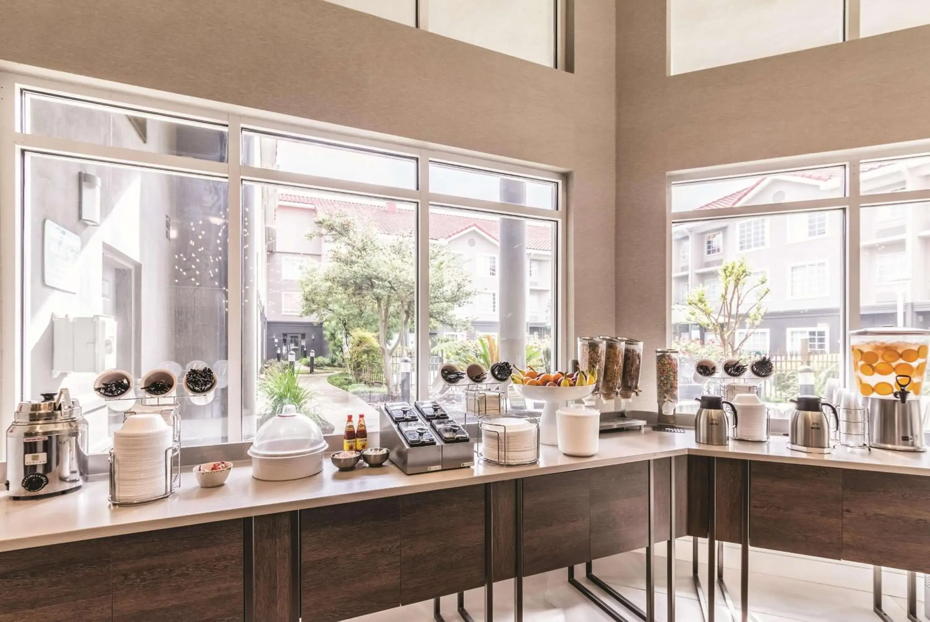 Restaurant/places to eat in La Quinta by Wyndham Austin at The Domain Restaurant/places to eat in La Quinta by Wyndham Austin at The Domain