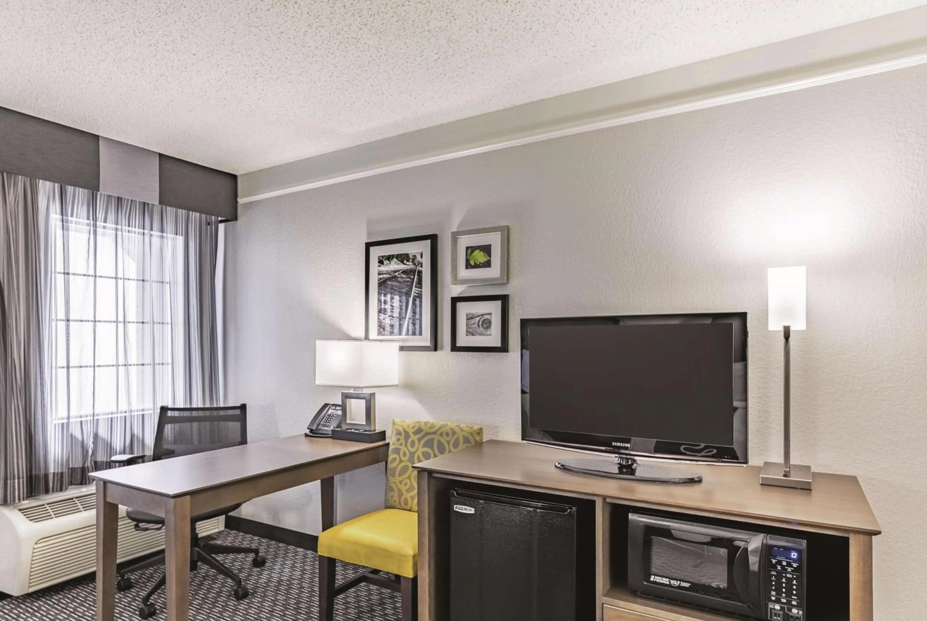 Photo of the whole room in La Quinta by Wyndham Austin at The Domain