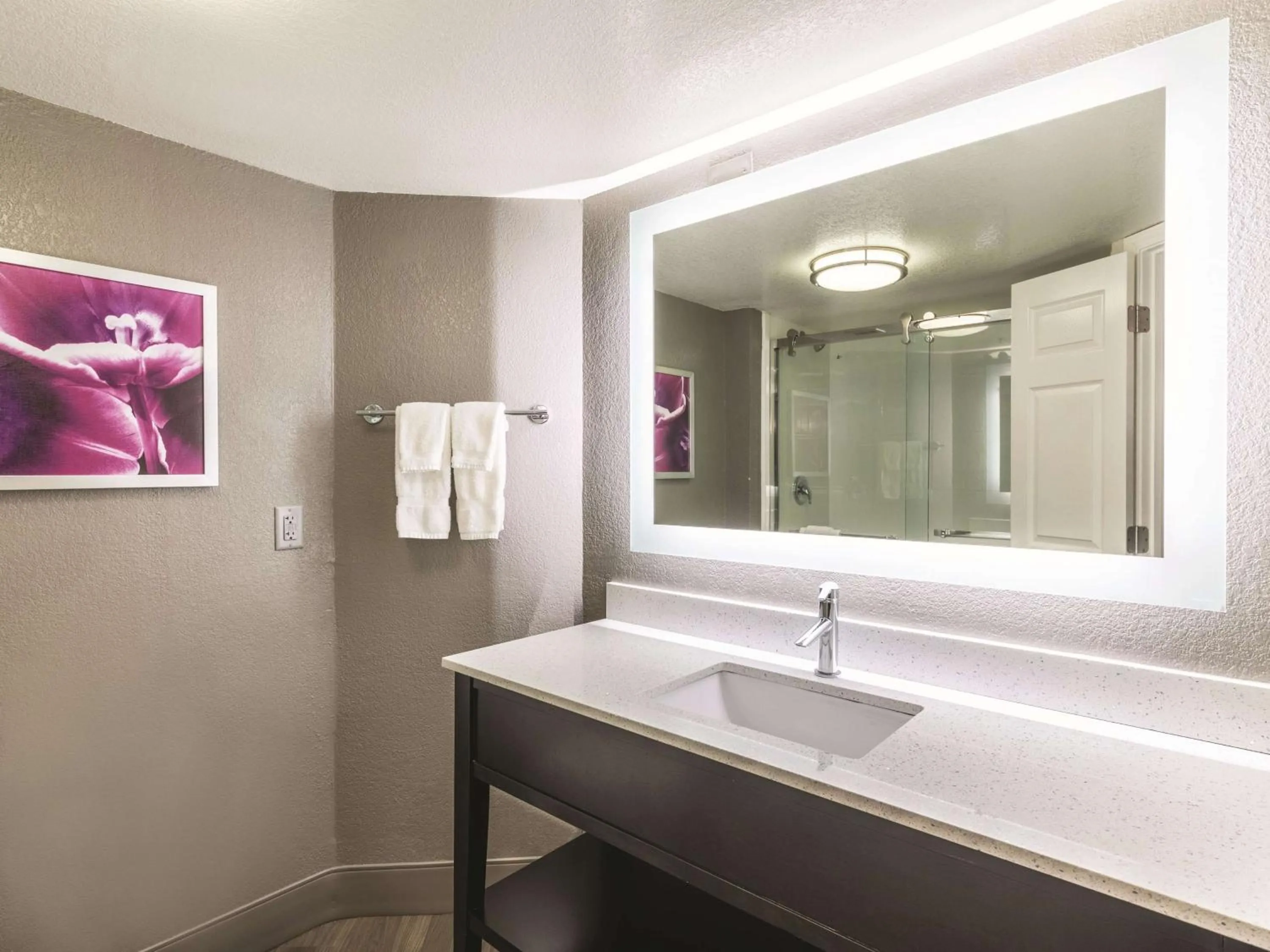 Photo of the whole room in La Quinta by Wyndham Austin at The Domain