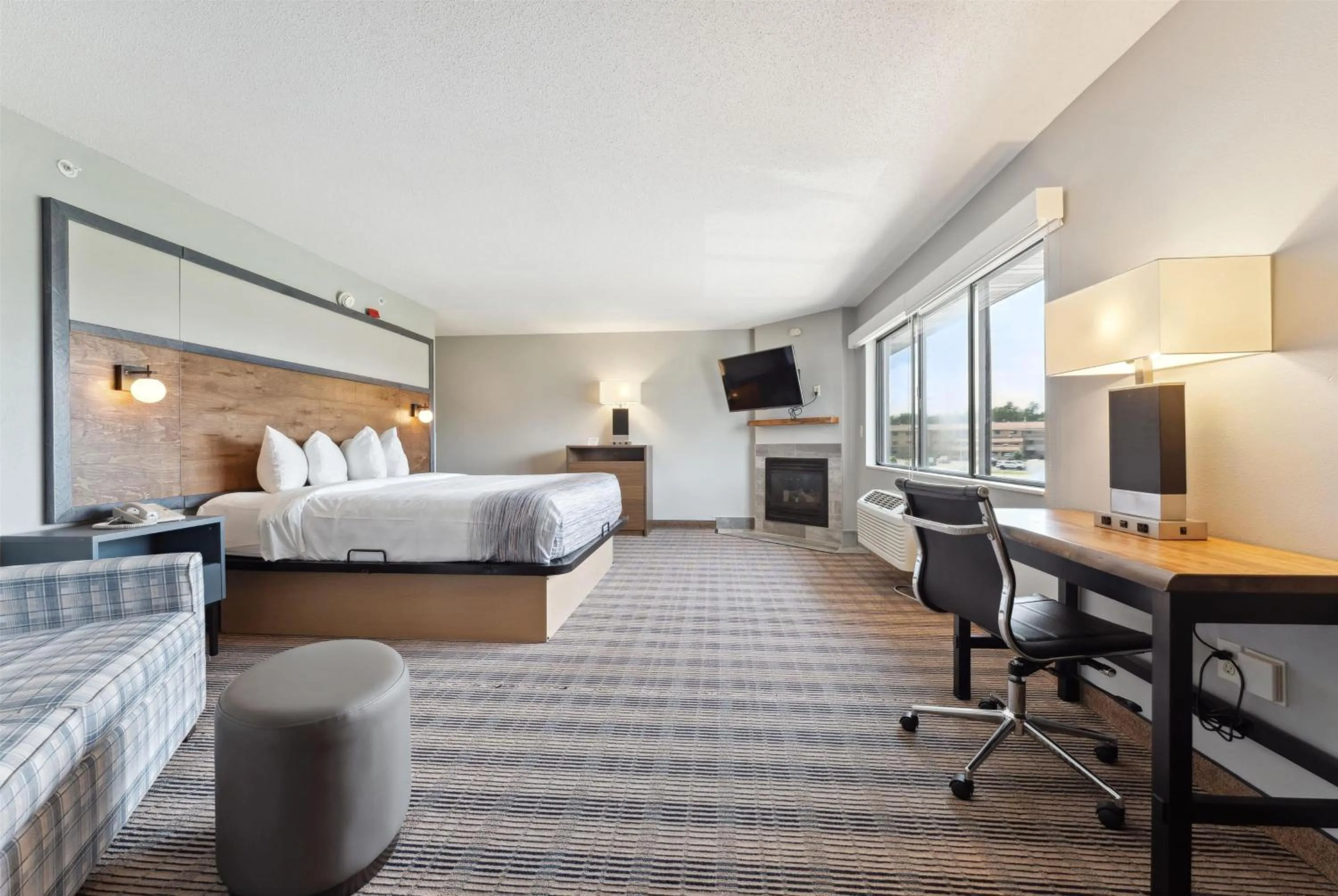 Photo of the whole room, Bed in AmericInn by Wyndham Wisconsin Dells