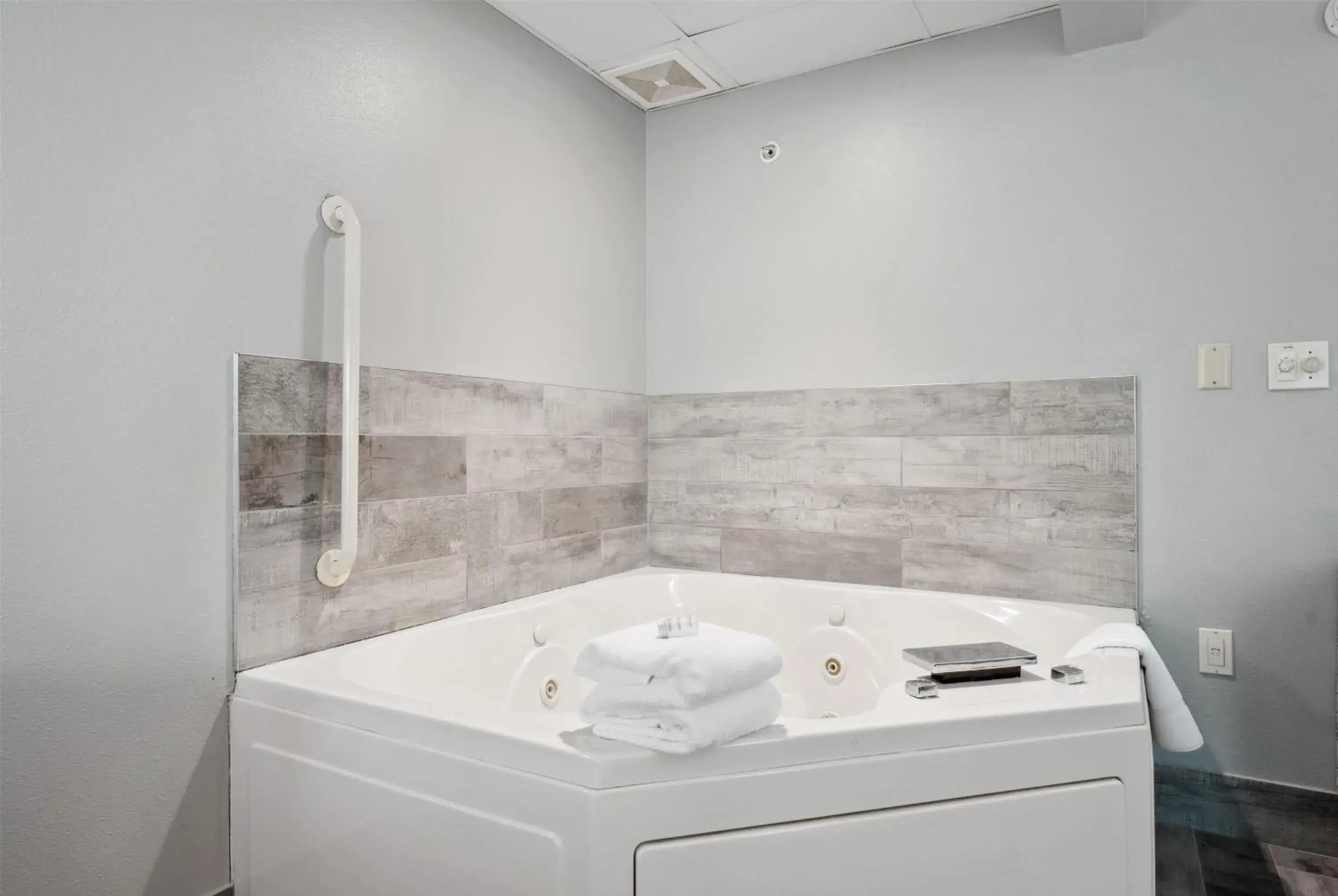 King Room with Jetted Tub and Forest View with Balcony - Non-Smoking in AmericInn by Wyndham Wisconsin Dells King Room with Jetted Tub and Forest View with Balcony - Non-Smoking in AmericInn by Wyndham Wisconsin Dells